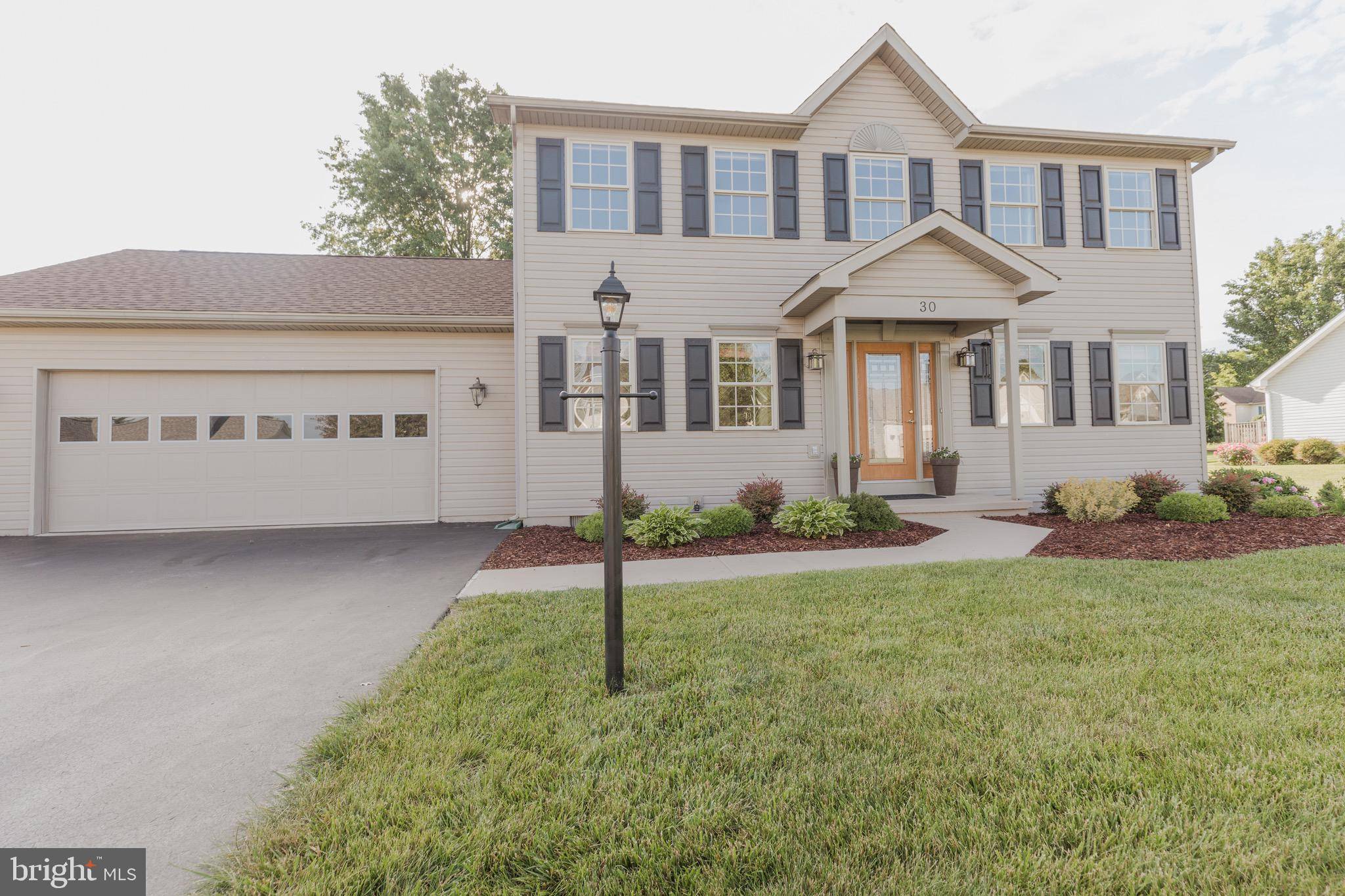 Falling Waters, WV 25419,30 WISTERIA CT