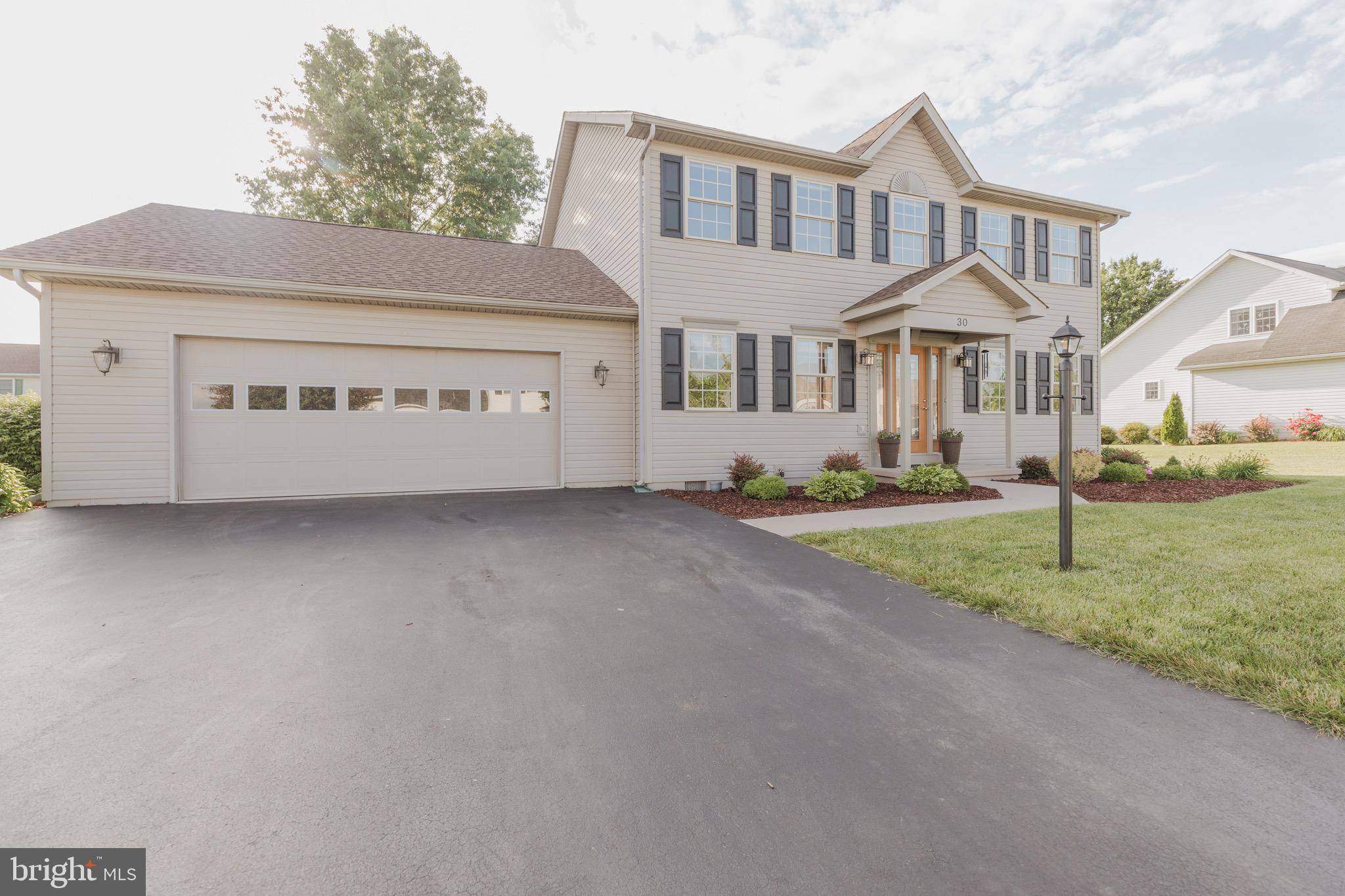 Falling Waters, WV 25419,30 WISTERIA CT