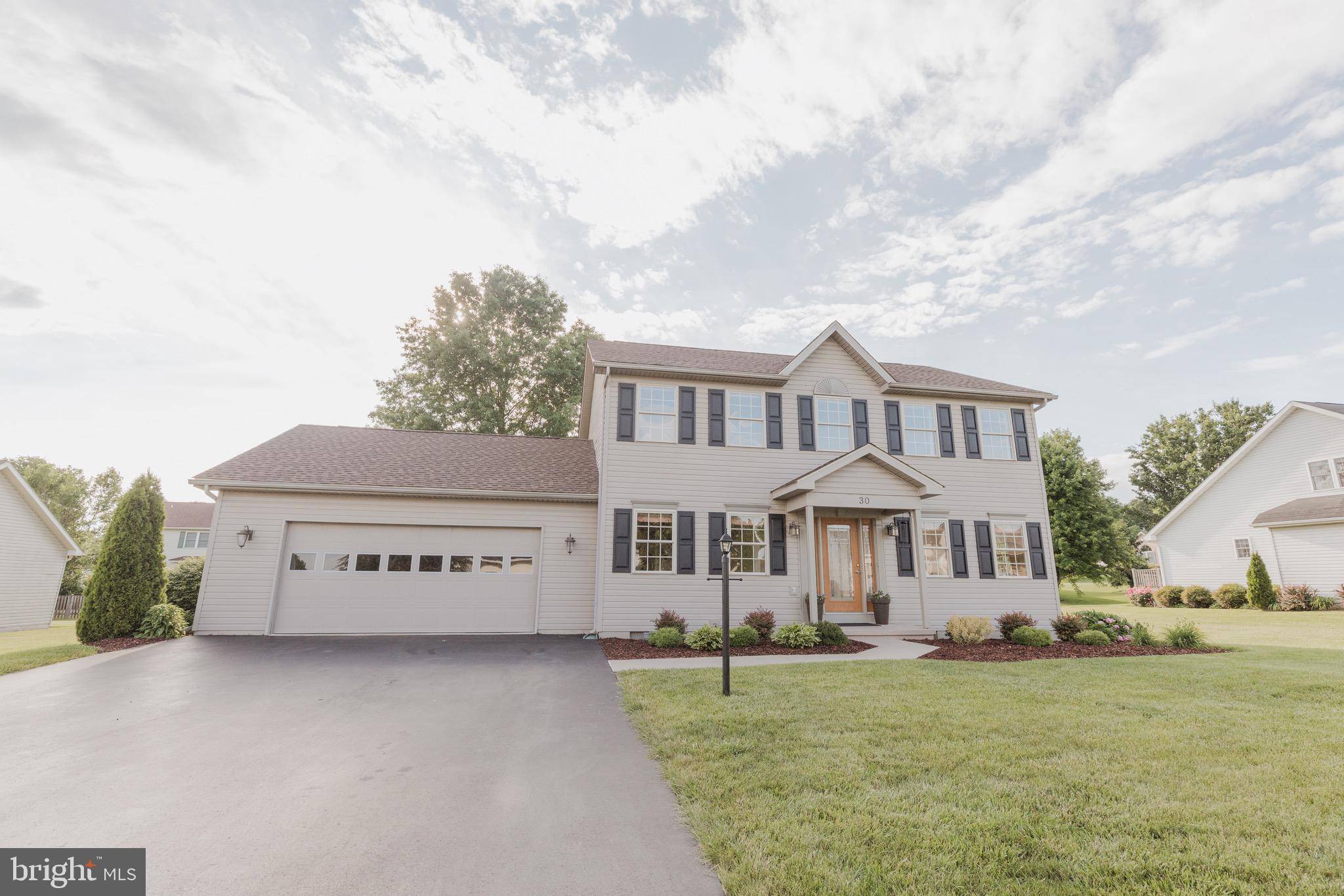 Falling Waters, WV 25419,30 WISTERIA CT