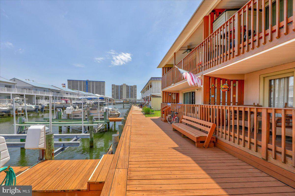 Ocean City, MD 21842,128 CAPTAINS QUARTERS RD #204