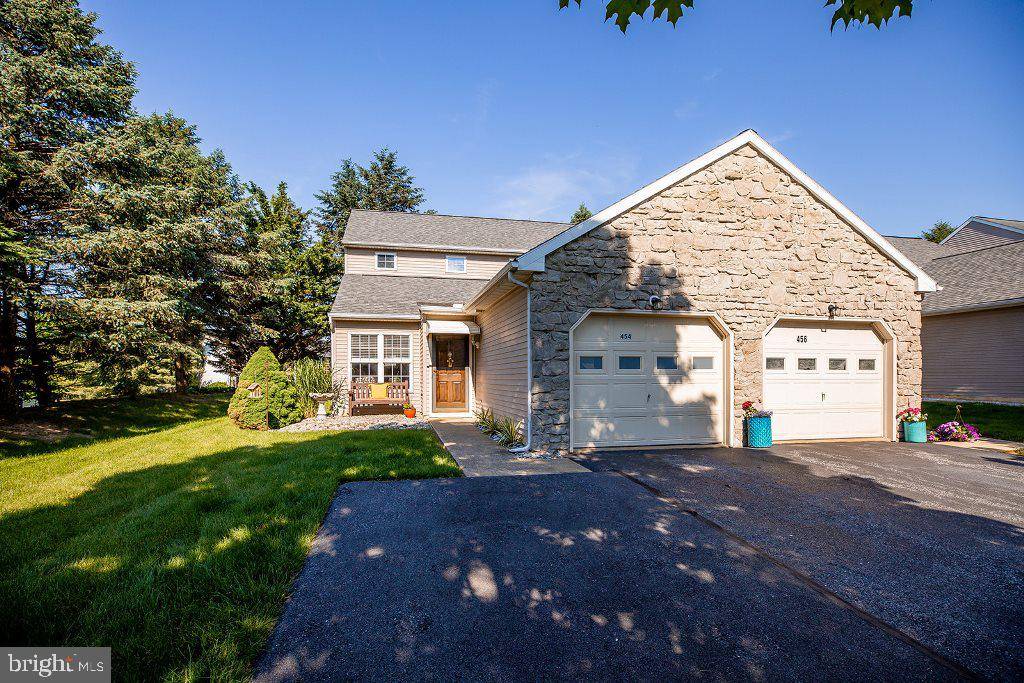 Manheim, PA 17545,454 MEADOWLARK LN