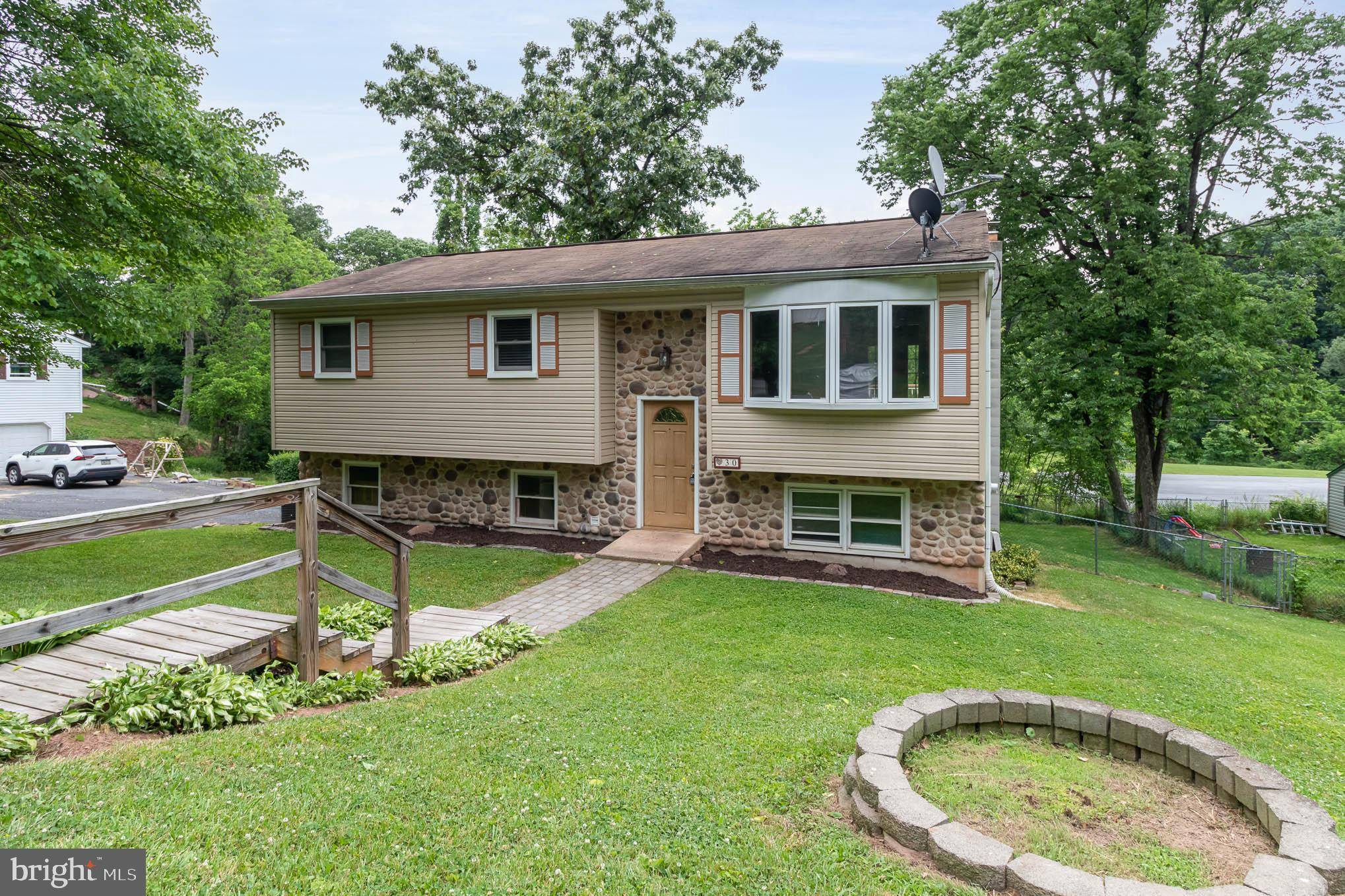 Etters, PA 17319,30 BLACK WALNUT DR