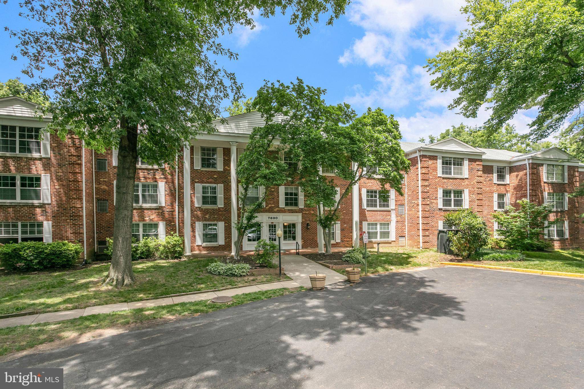 Mclean, VA 22102,7630 PROVINCIAL DR #113