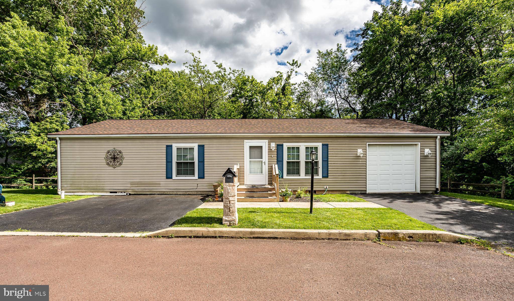 Royersford, PA 19468,103 IVY LN