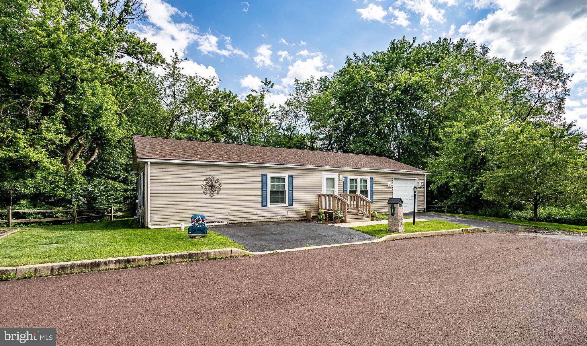 Royersford, PA 19468,103 IVY LN