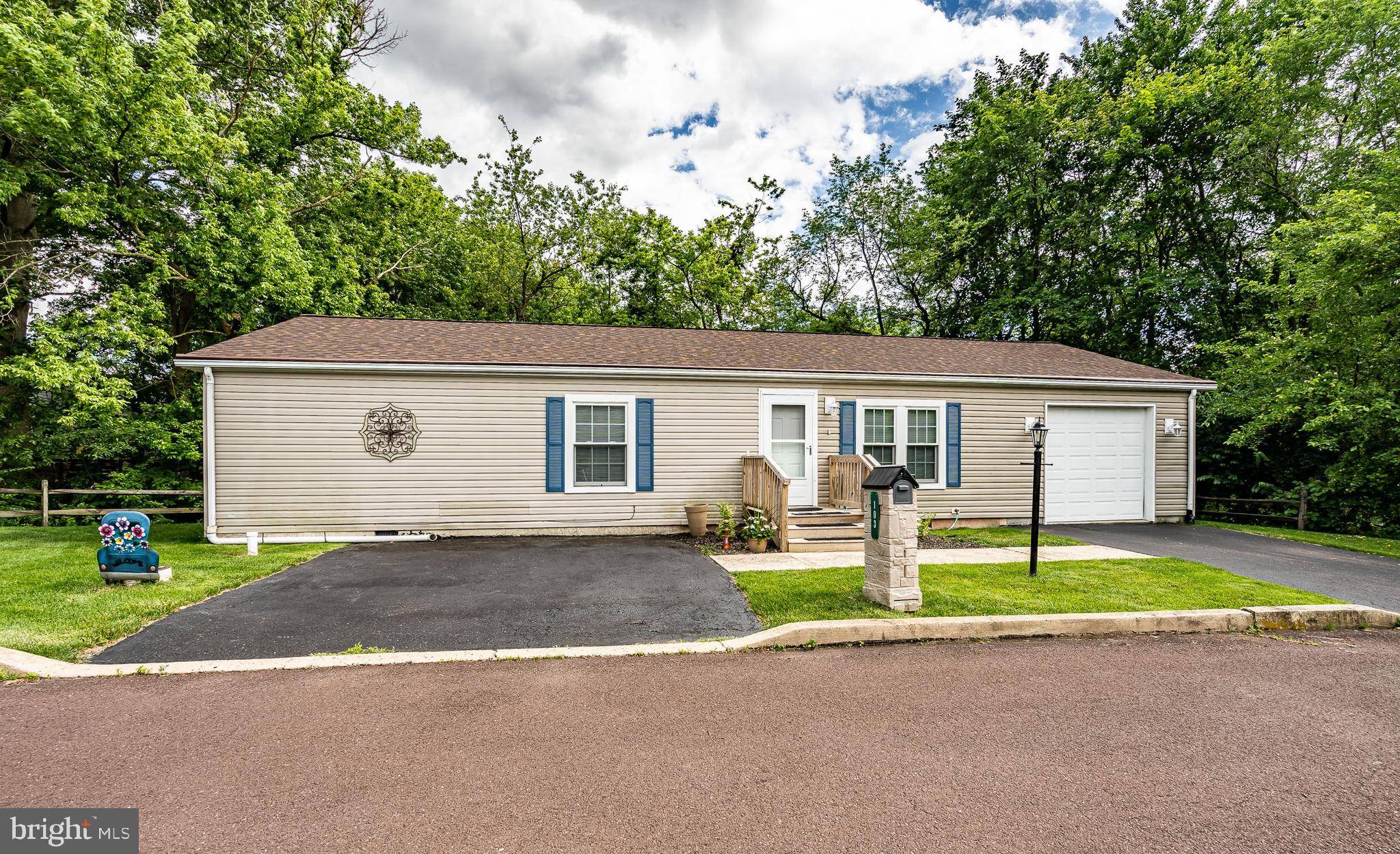 Royersford, PA 19468,103 IVY LN