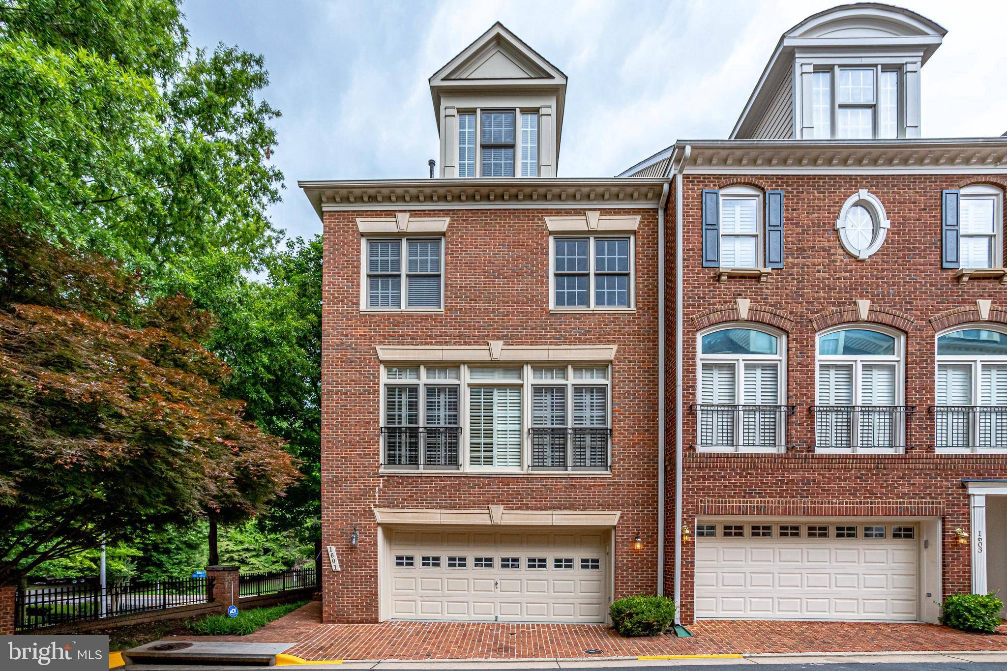 Mclean, VA 22102,1601 COLONIAL HILLS DR