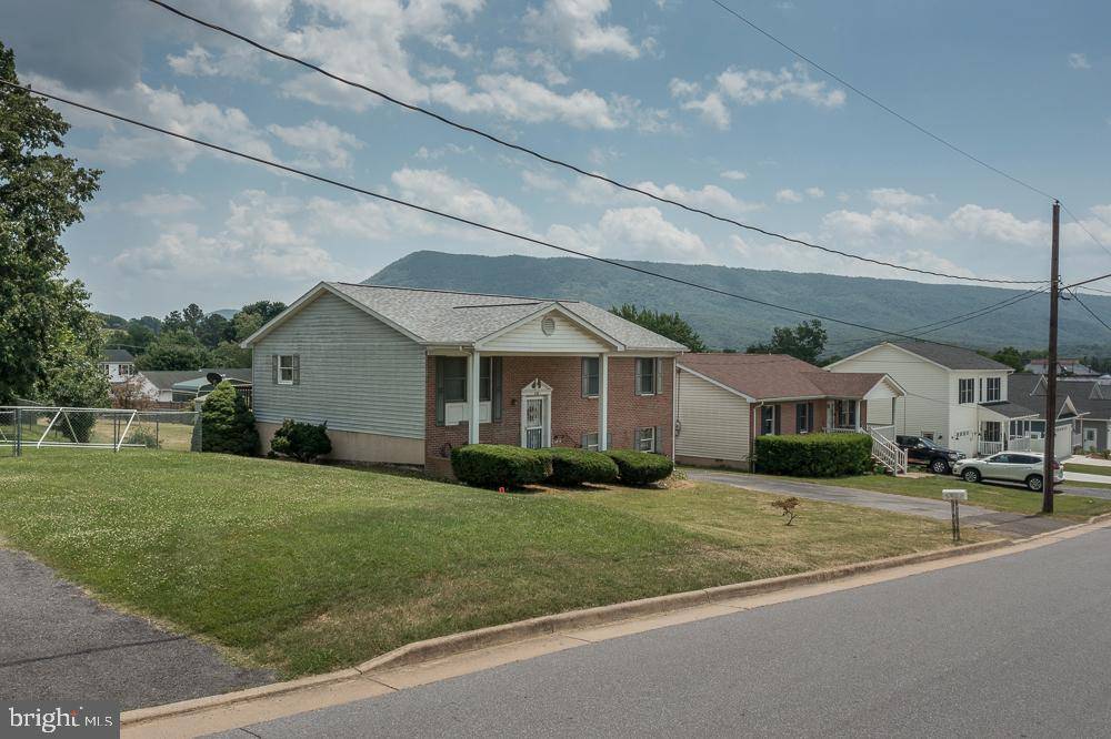 Strasburg, VA 22657,326 STONEWALL ST