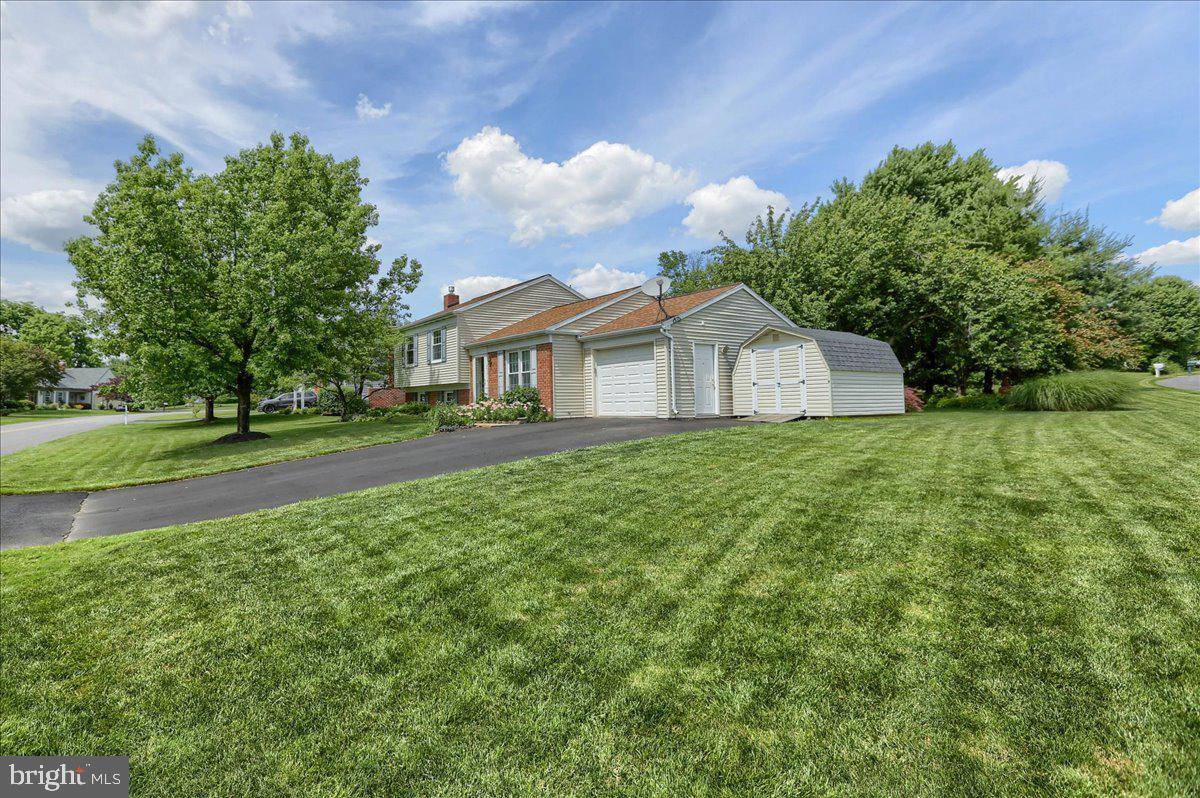 Lancaster, PA 17602,2410 CREEK VIEW DR