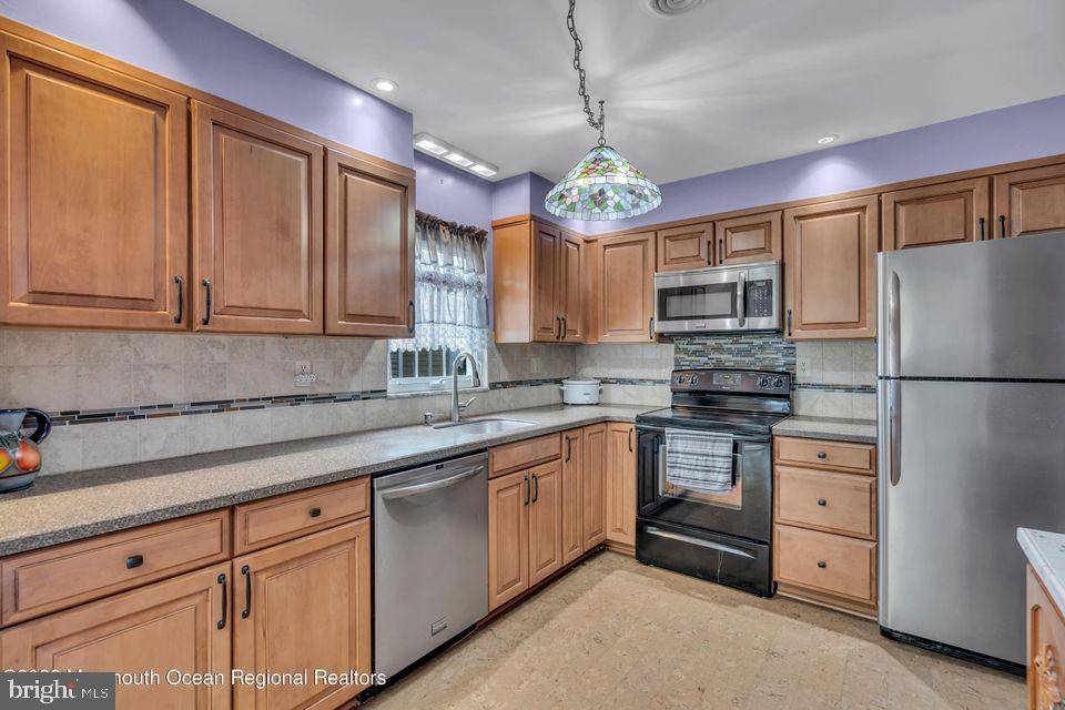 Manchester Township, NJ 08759,5 ESHER CT