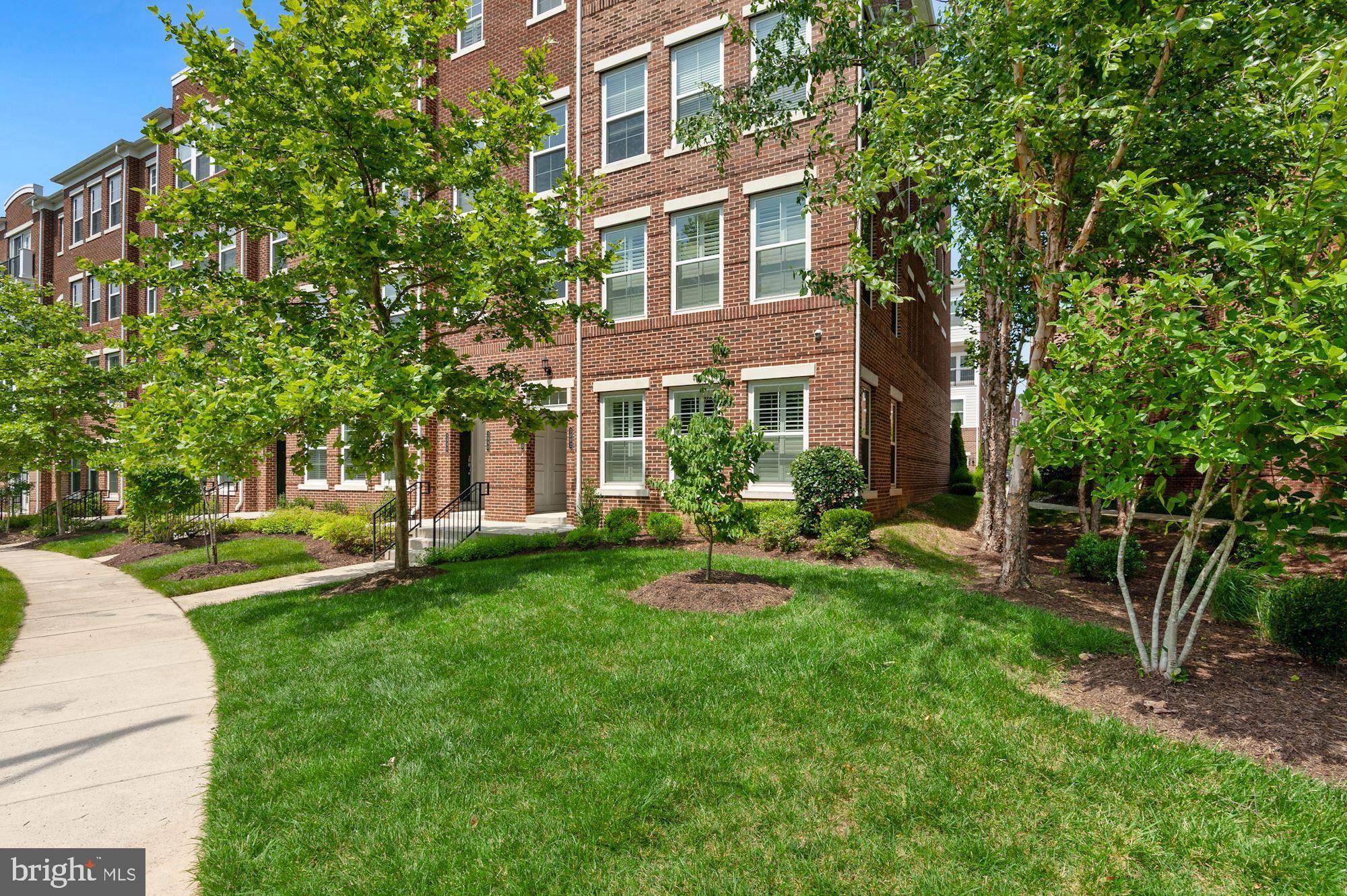 Fairfax, VA 22031,3002 RITTENHOUSE CIR #25