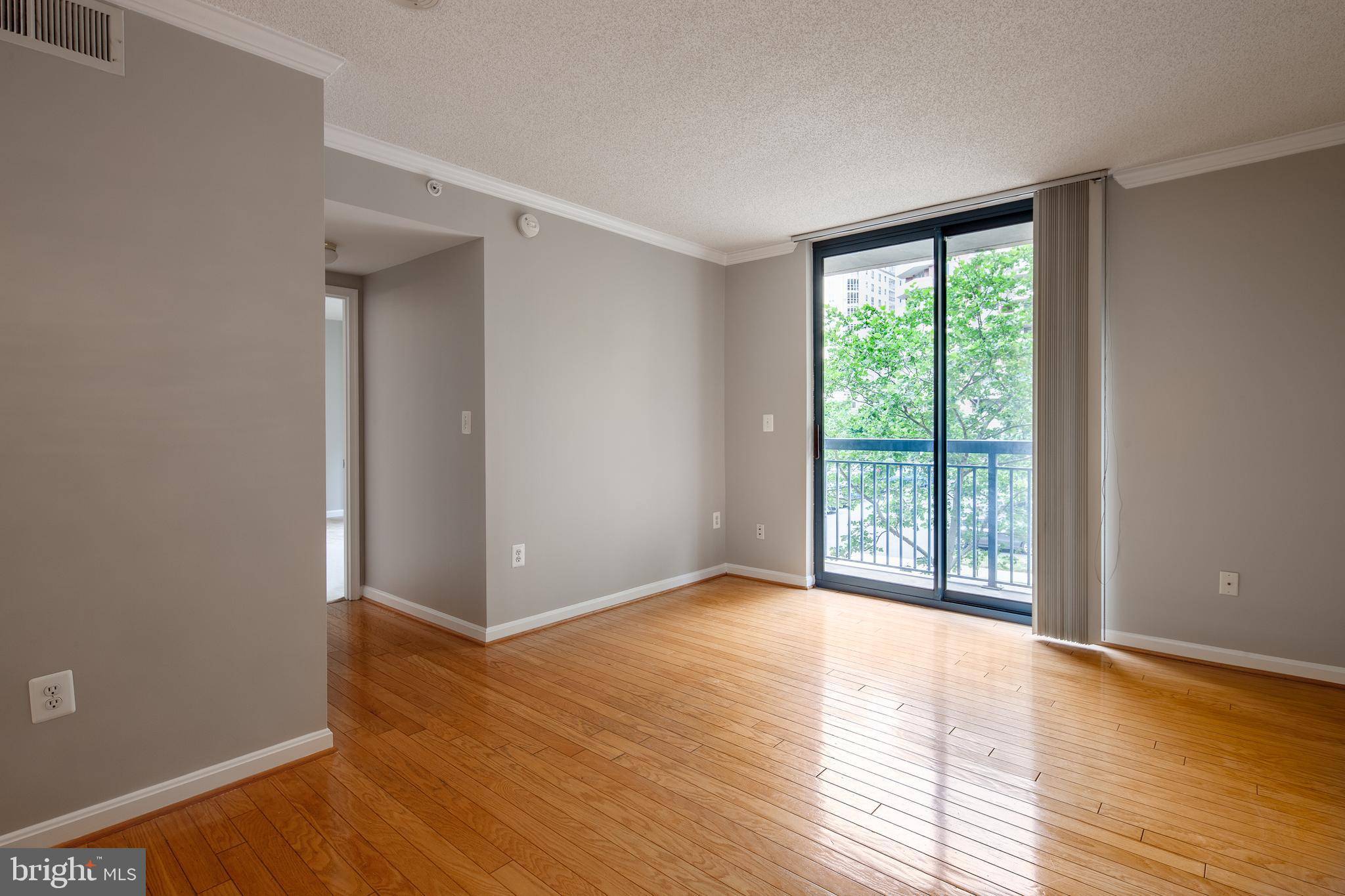 Arlington, VA 22203,3835 9TH ST N #208W