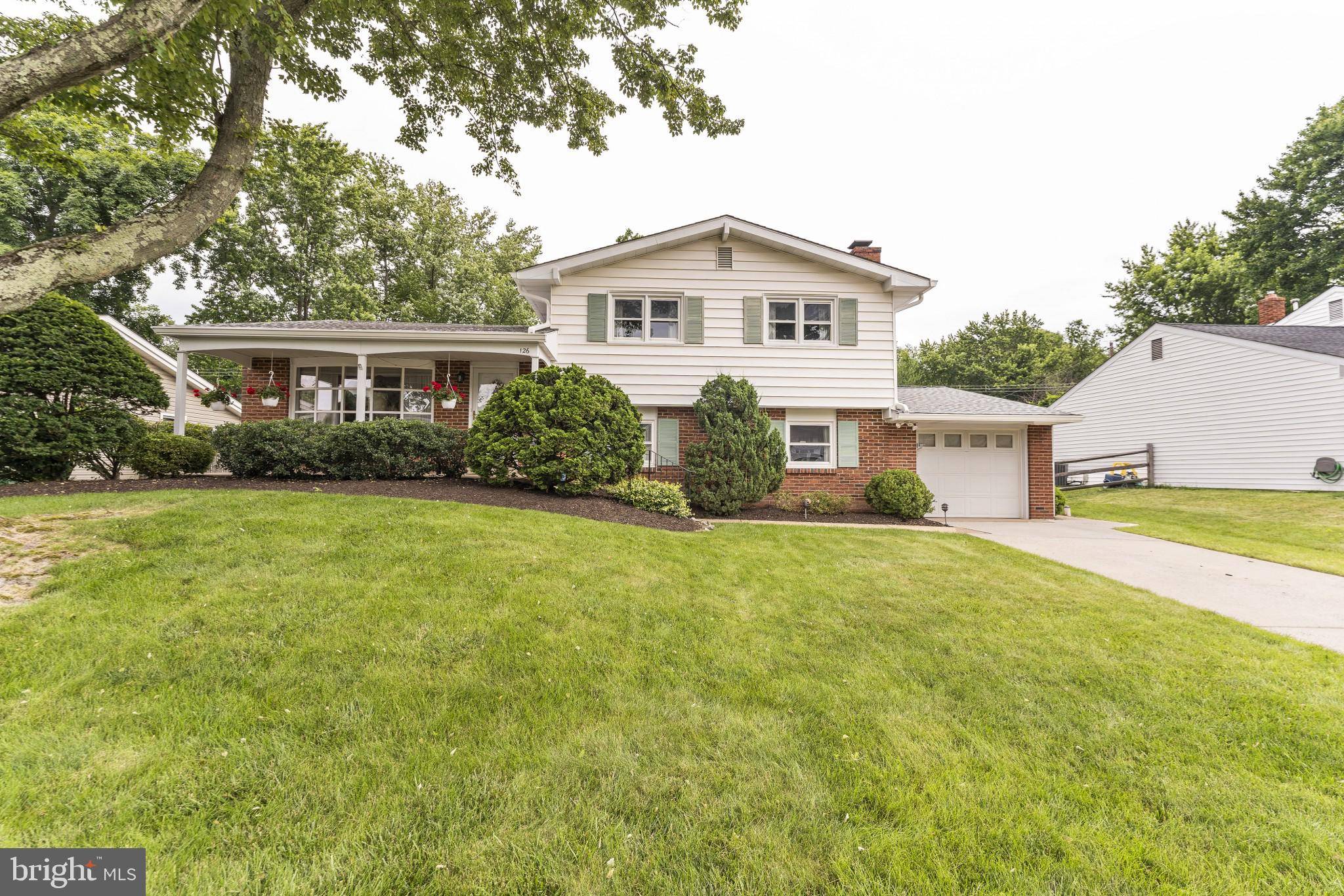 Morrisville, PA 19067,126 HEDGEROW DR