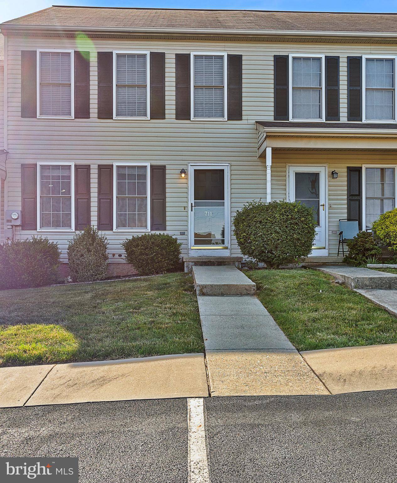 Mount Joy, PA 17552,711 KNOLL DR