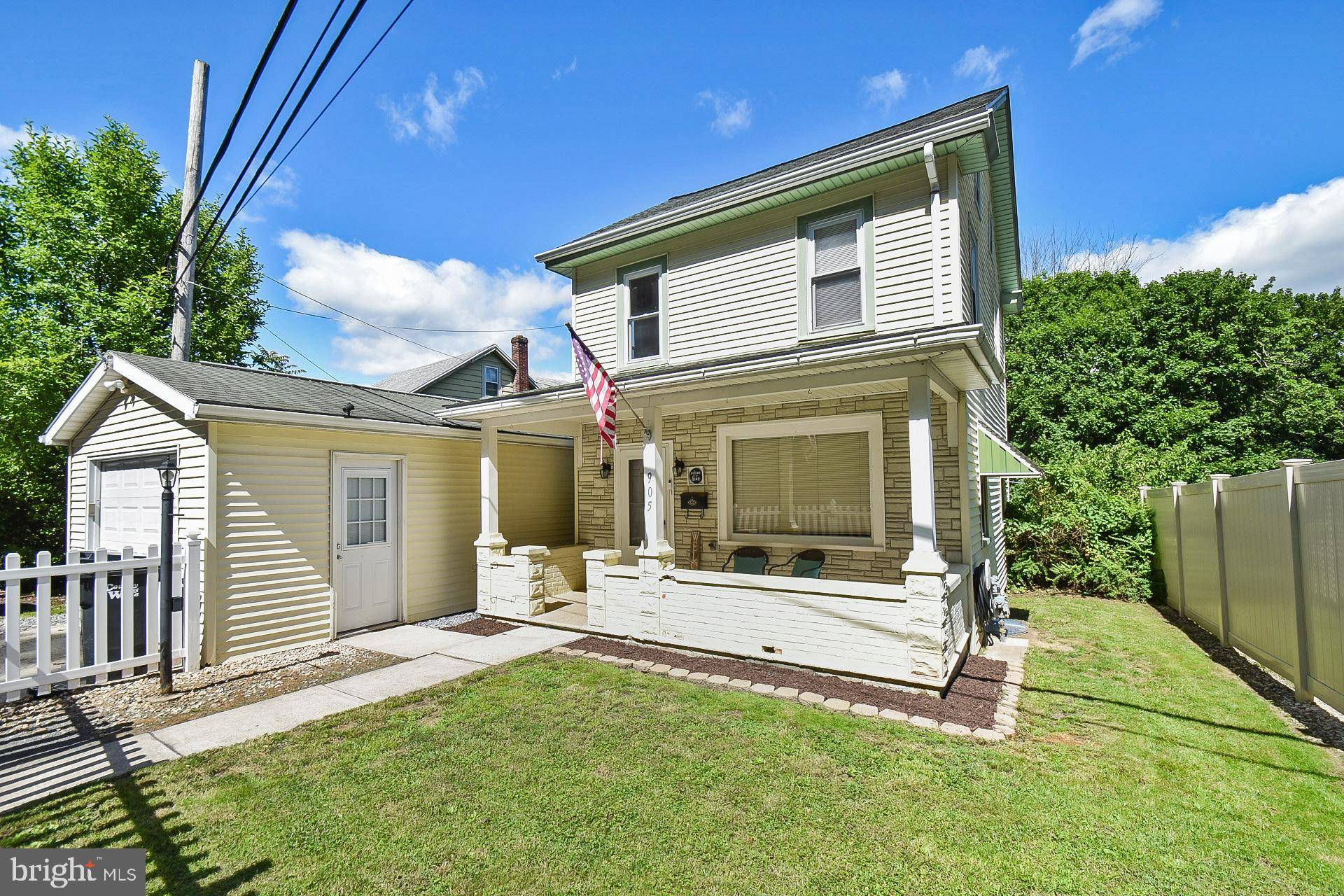 Lehighton, PA 18235,905 N 1ST ST