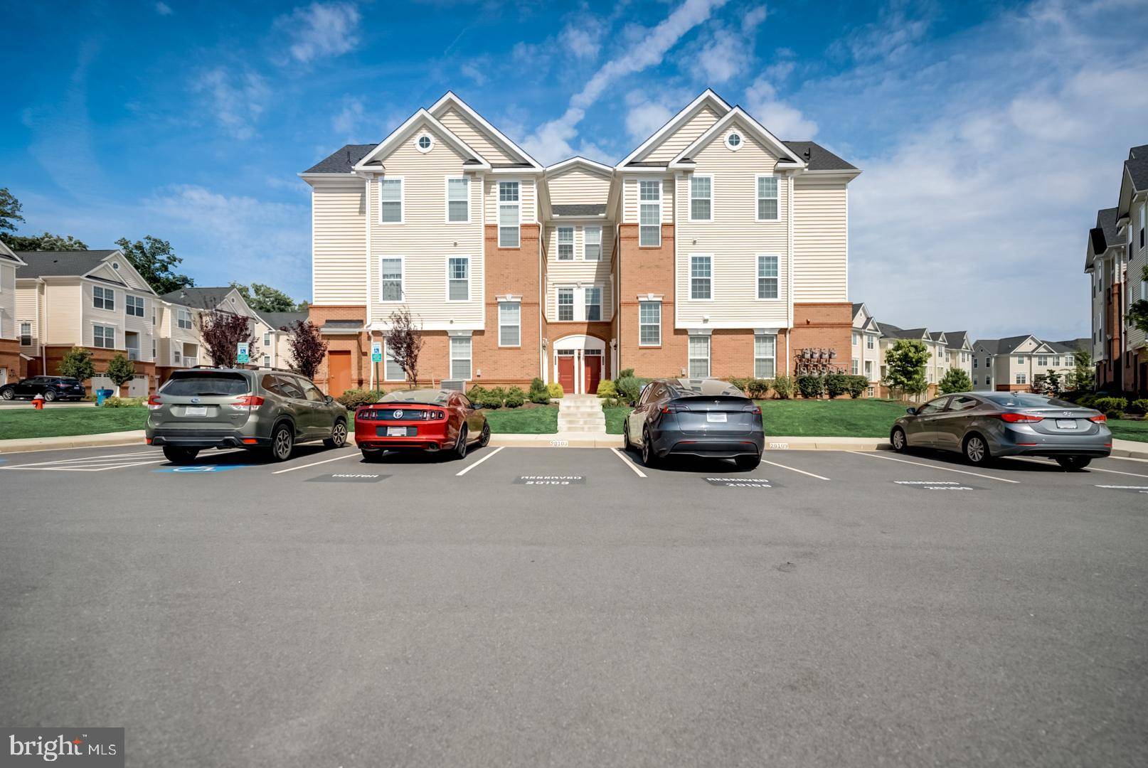 Ashburn, VA 20148,23230 MILLTOWN KNOLL SQ #118