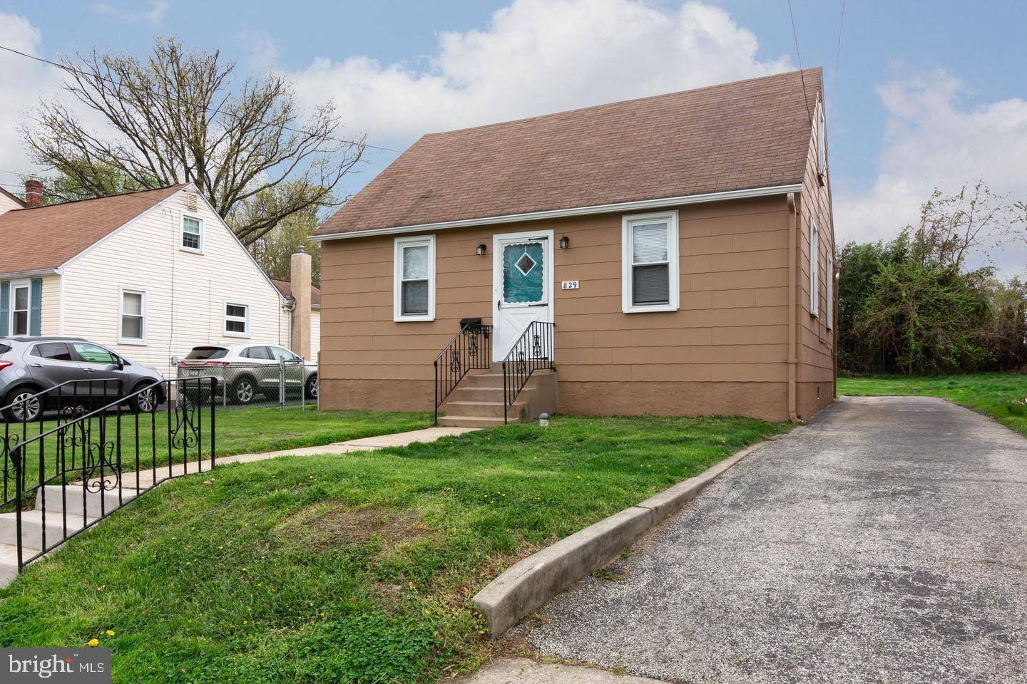 Glenolden, PA 19036,829 LAWNTON TER