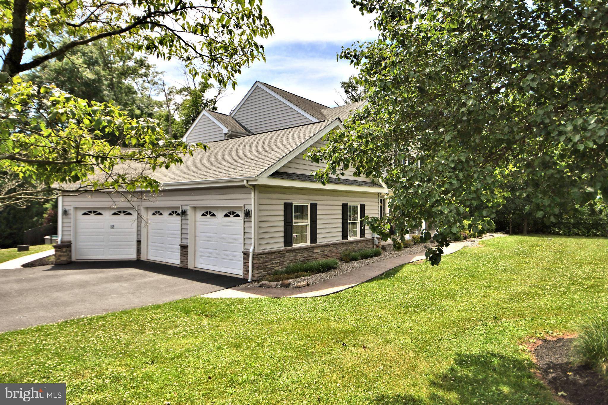 Audubon, PA 19403,12 FEATHERBED LN