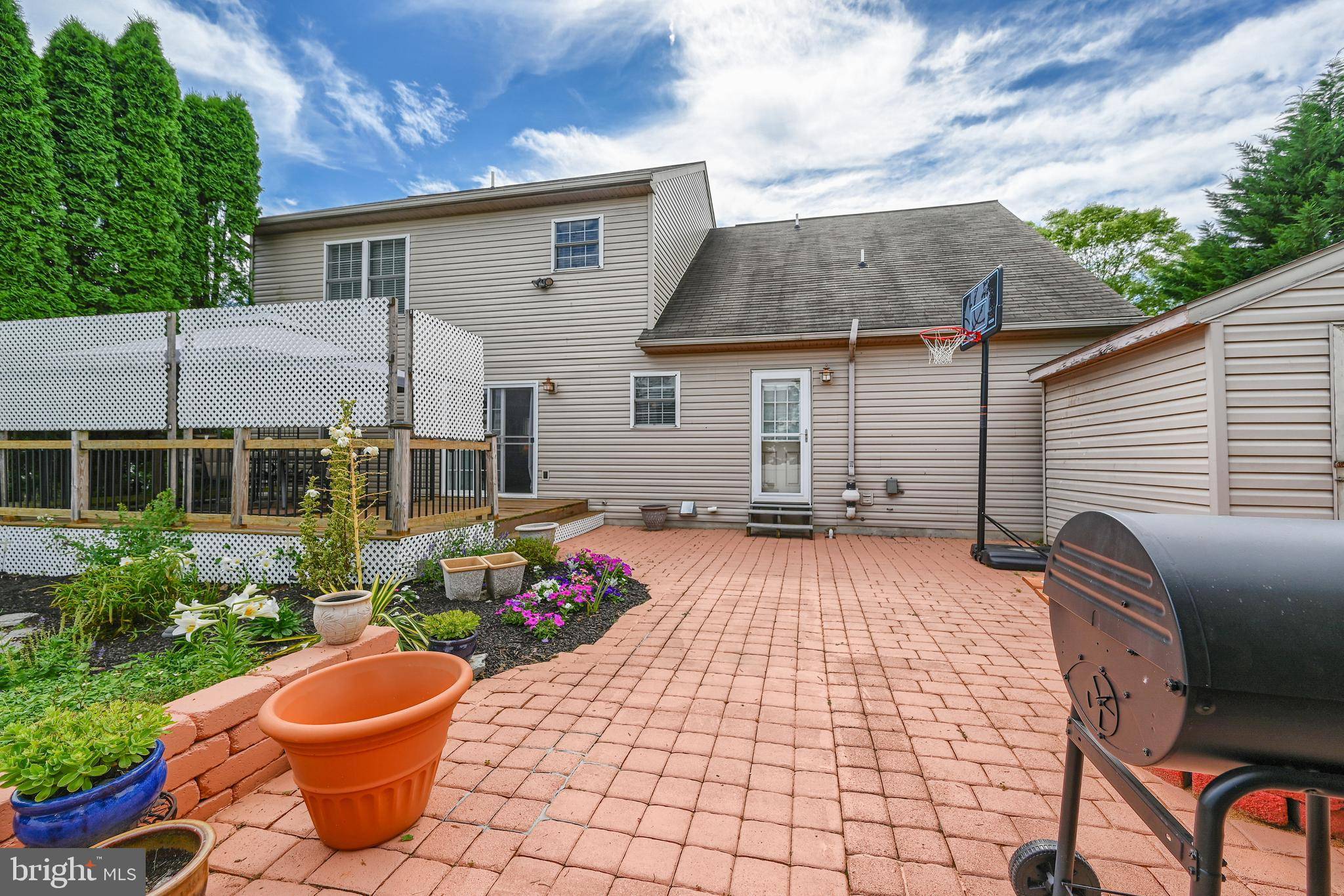 Mount Wolf, PA 17347,555 APPLE TREE LN