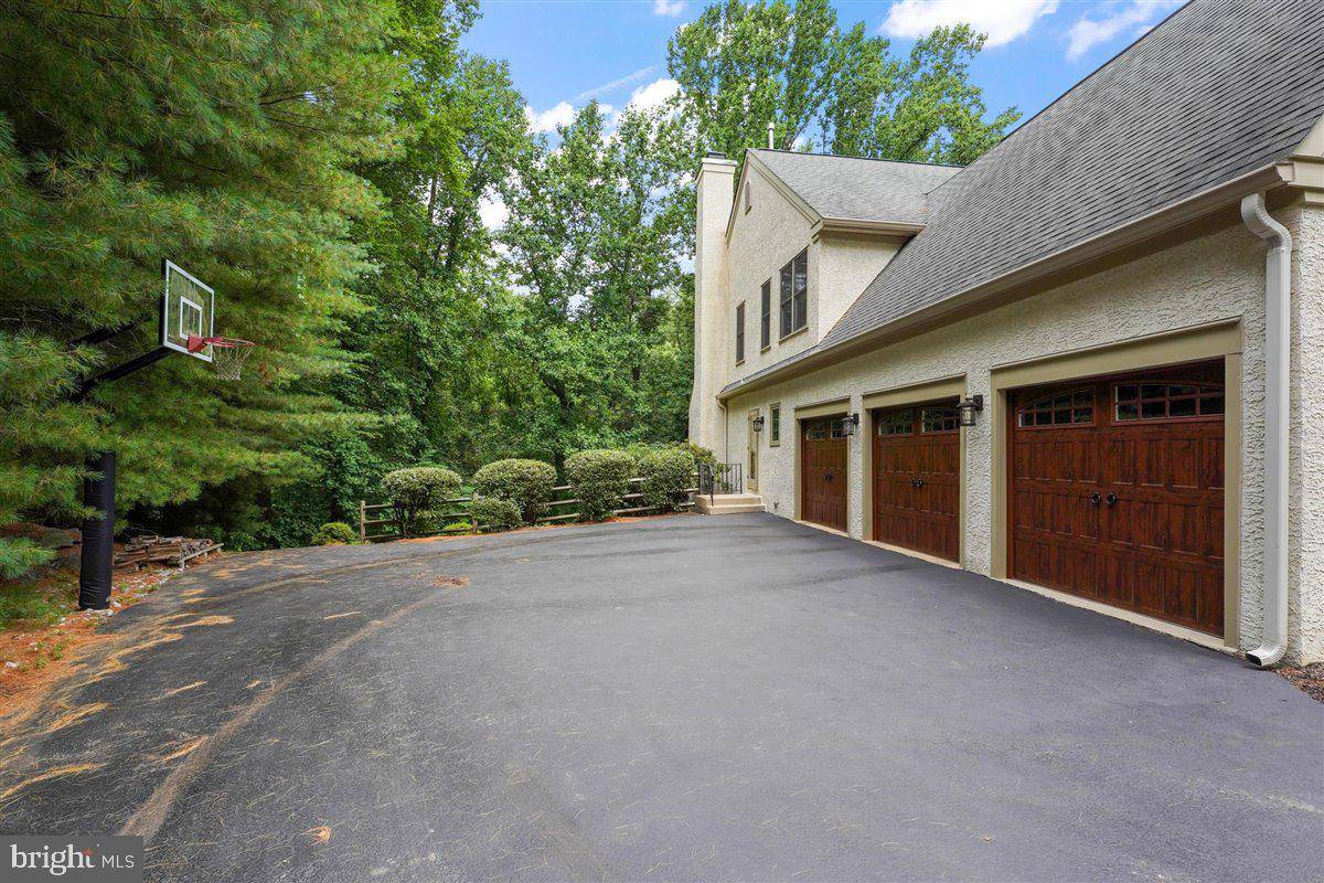 Newtown Square, PA 19073,3539 RUNNYMEADE DR