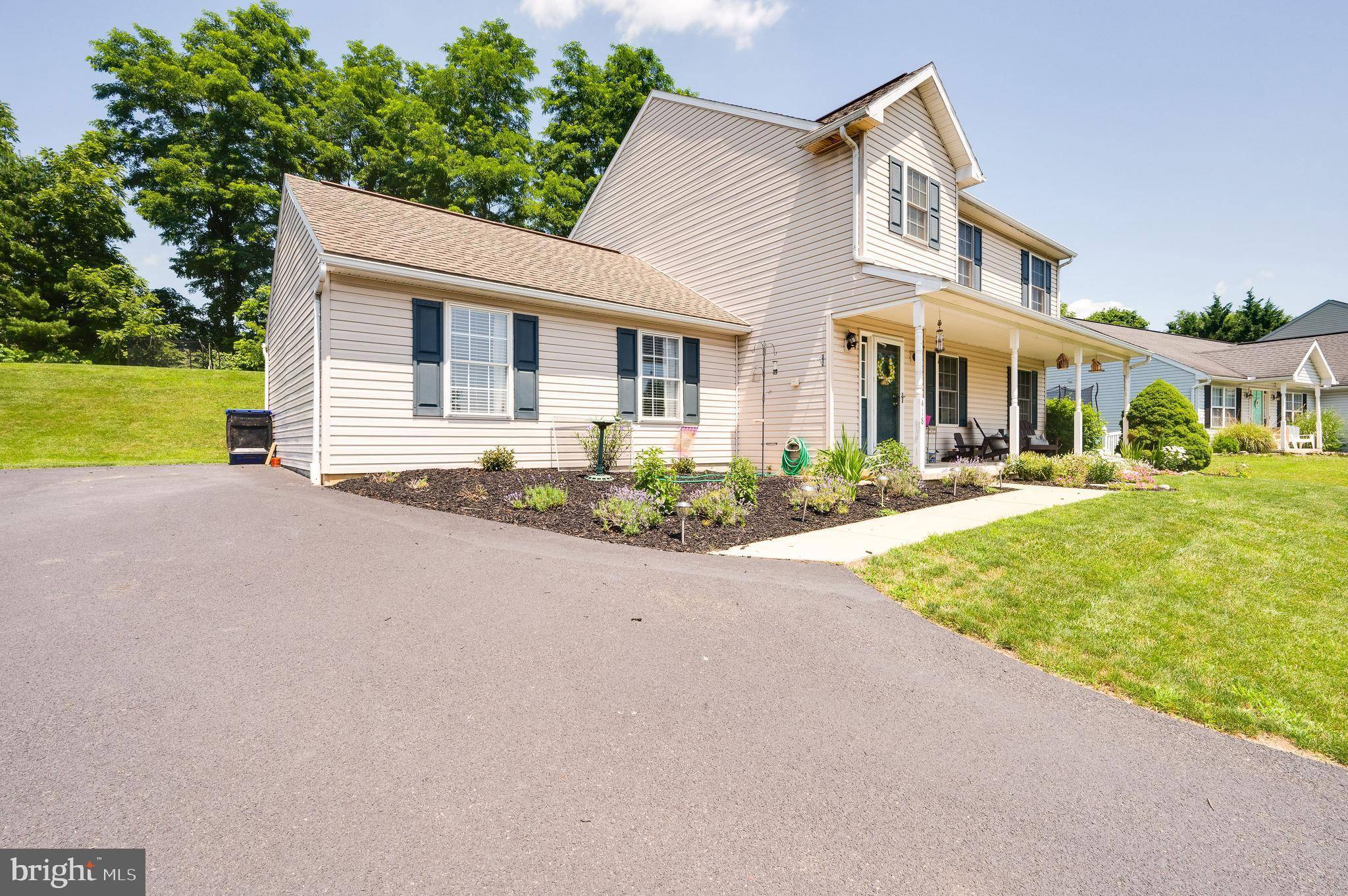 Blandon, PA 19510,418 COLONIAL CT