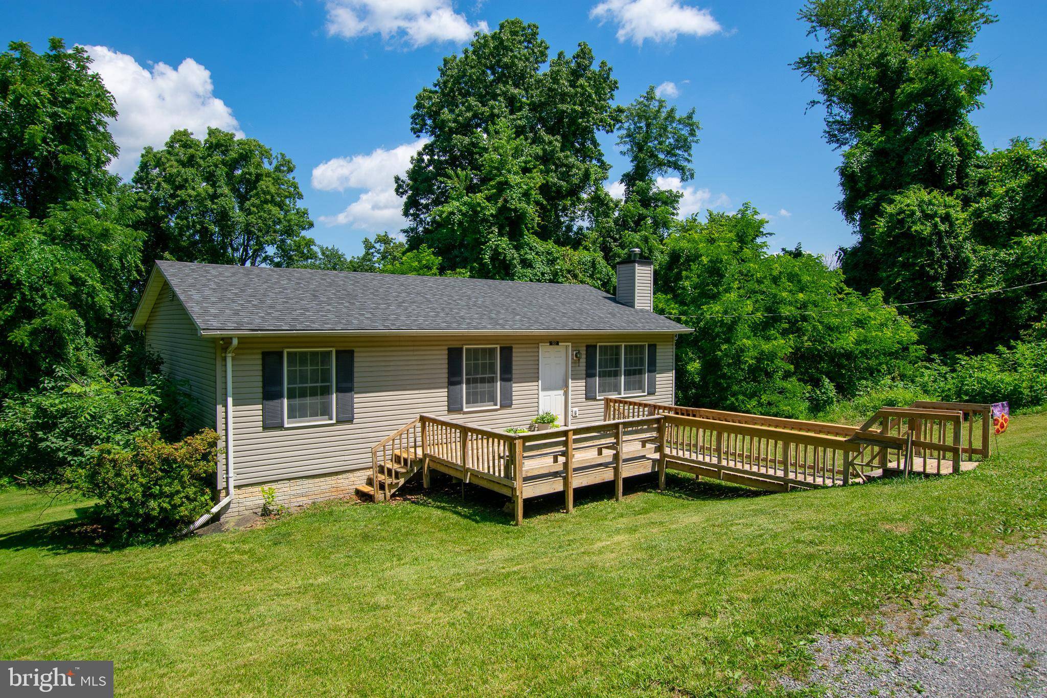 Linden, VA 22642,92 SMALL APPLE CT