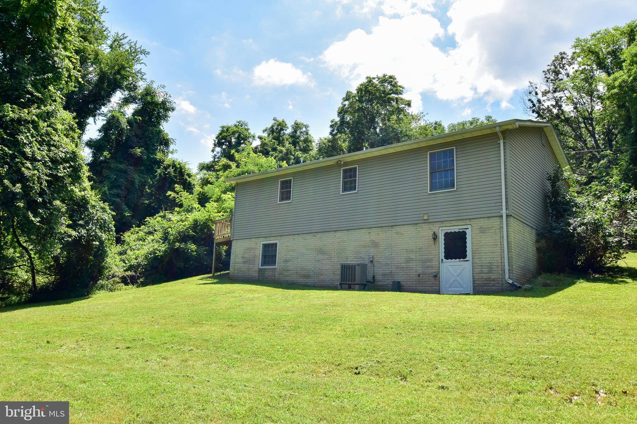 Linden, VA 22642,92 SMALL APPLE CT