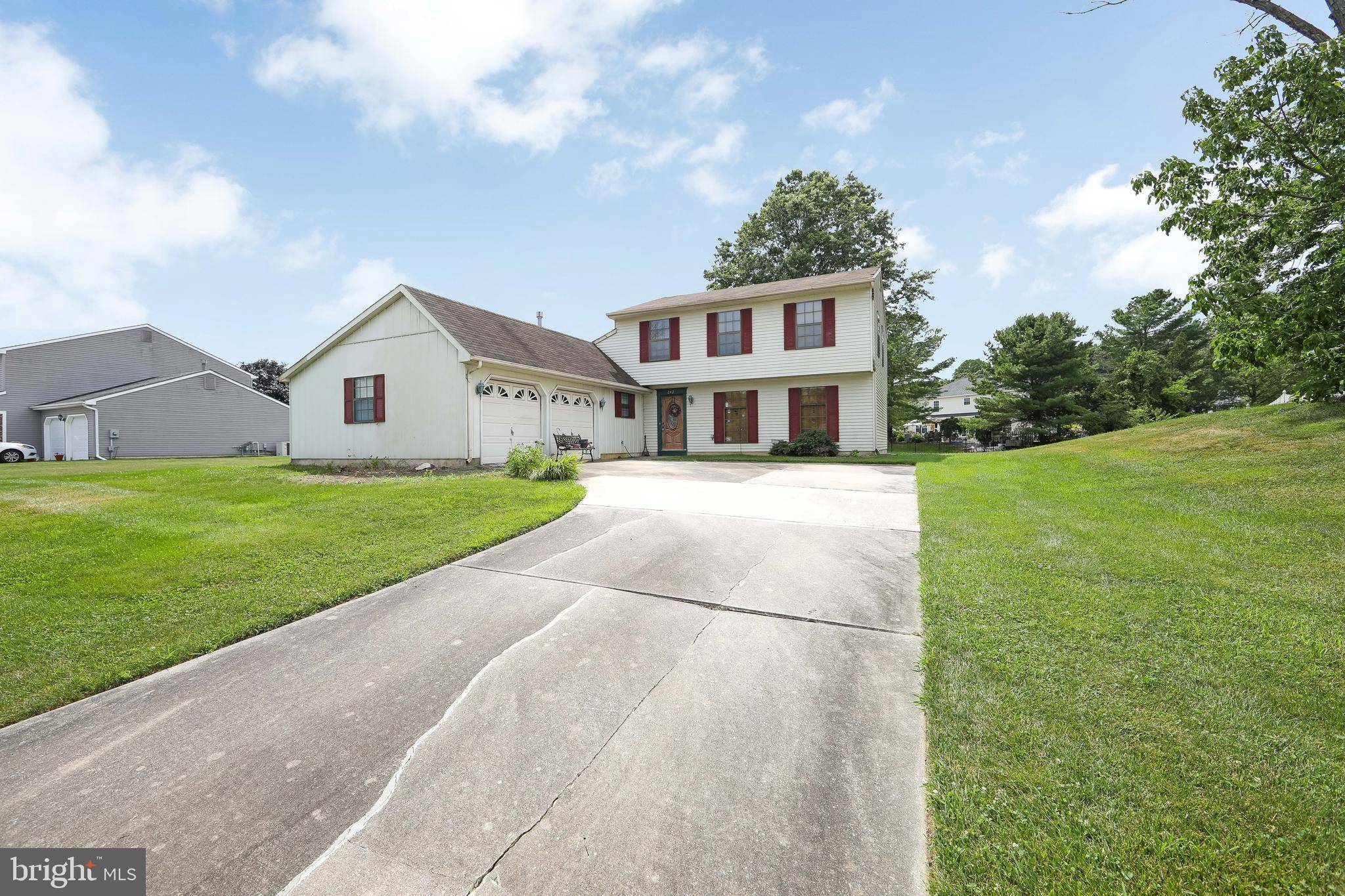 Sewell, NJ 08080,242 PINE VALLEY LN