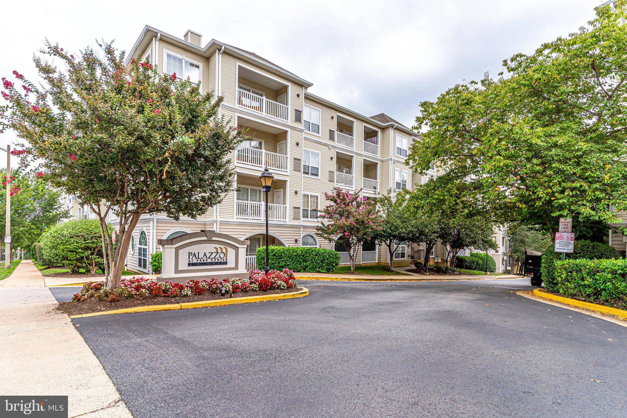 Alexandria, VA 22311,4550 STRUTFIELD LN #2320