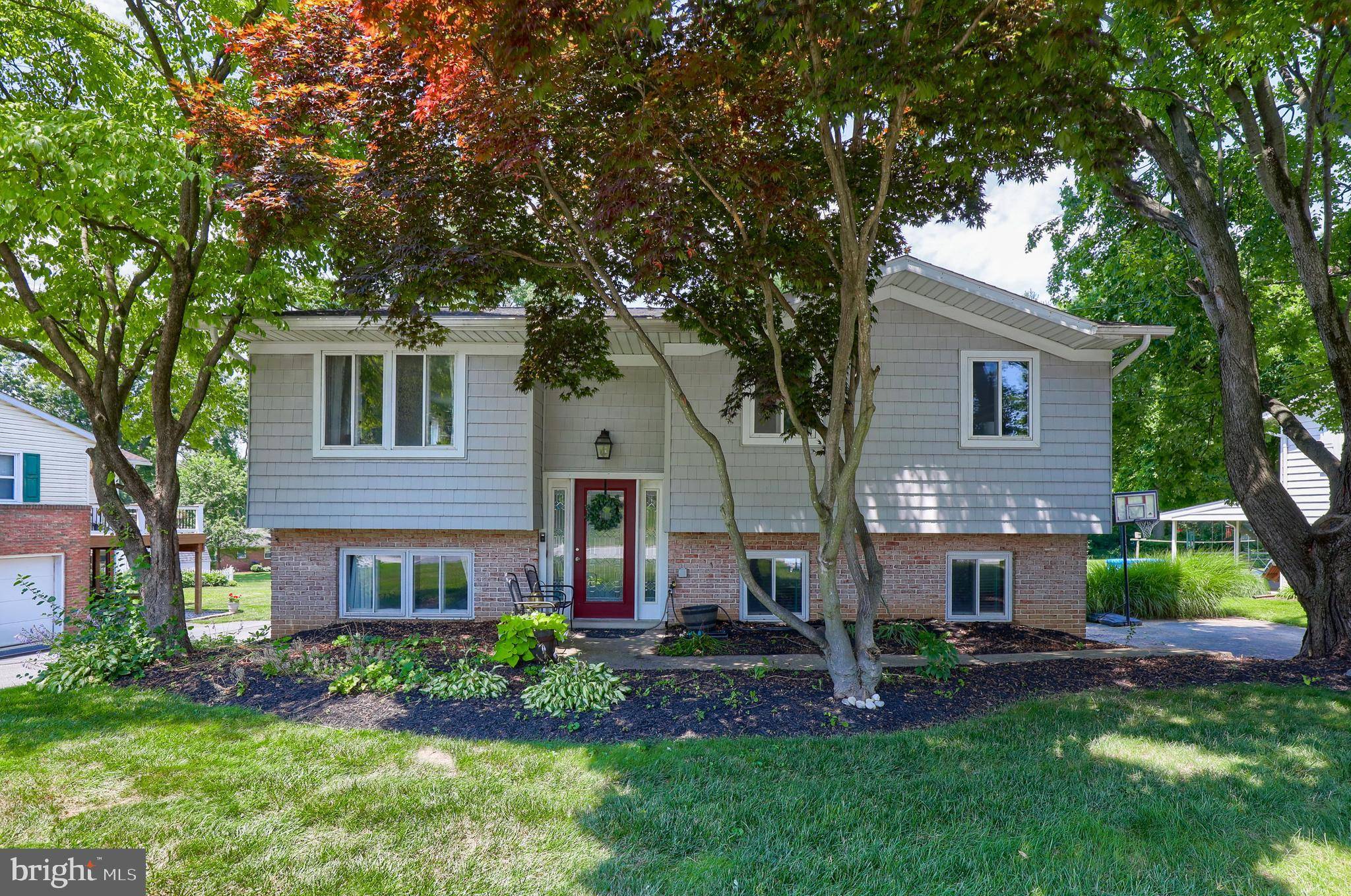 Lancaster, PA 17602,302 LONGFELLOW DR