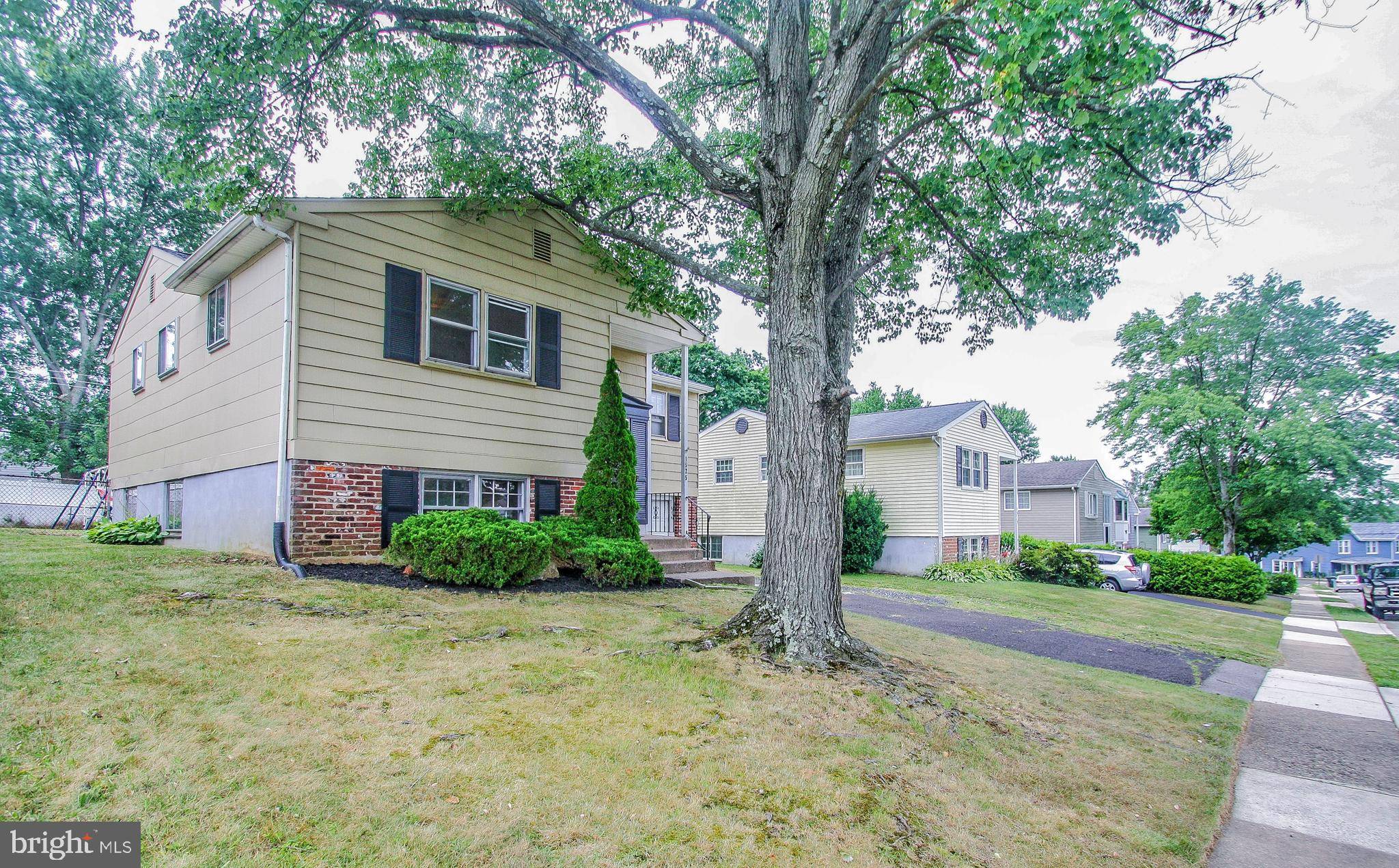 Abington, PA 19001,1525 SAINT JAMES PL