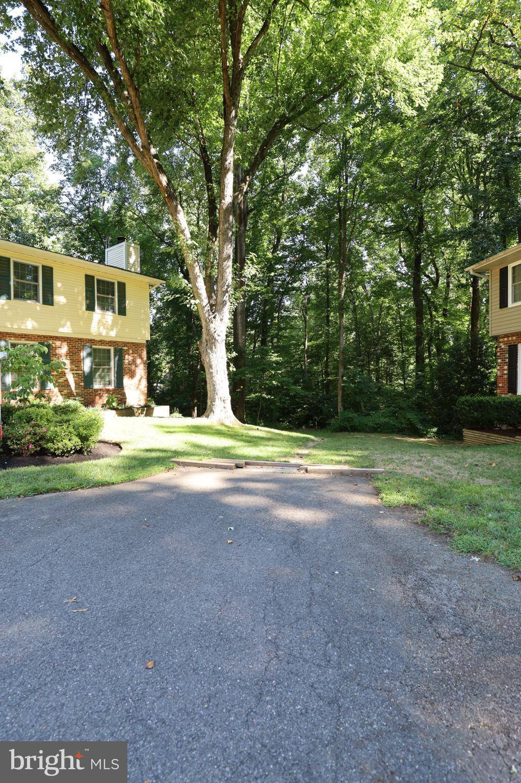 Burke, VA 22015,5900 HOLLOW OAK CT