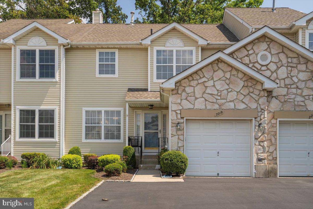 Warrington, PA 18976,2219 ORCHARD HILL CIR