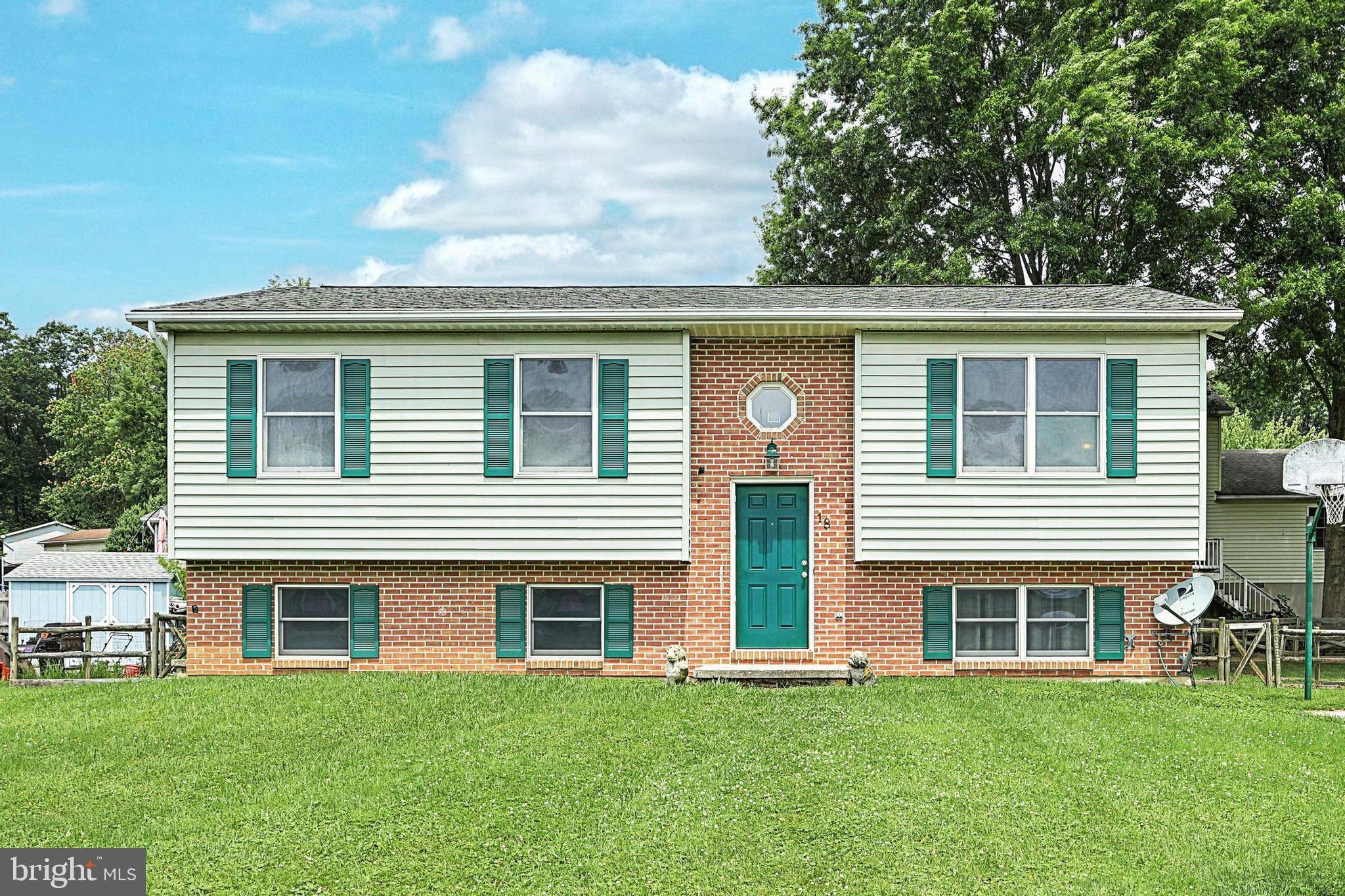 Hanover, PA 17331,18 GARDEN LN