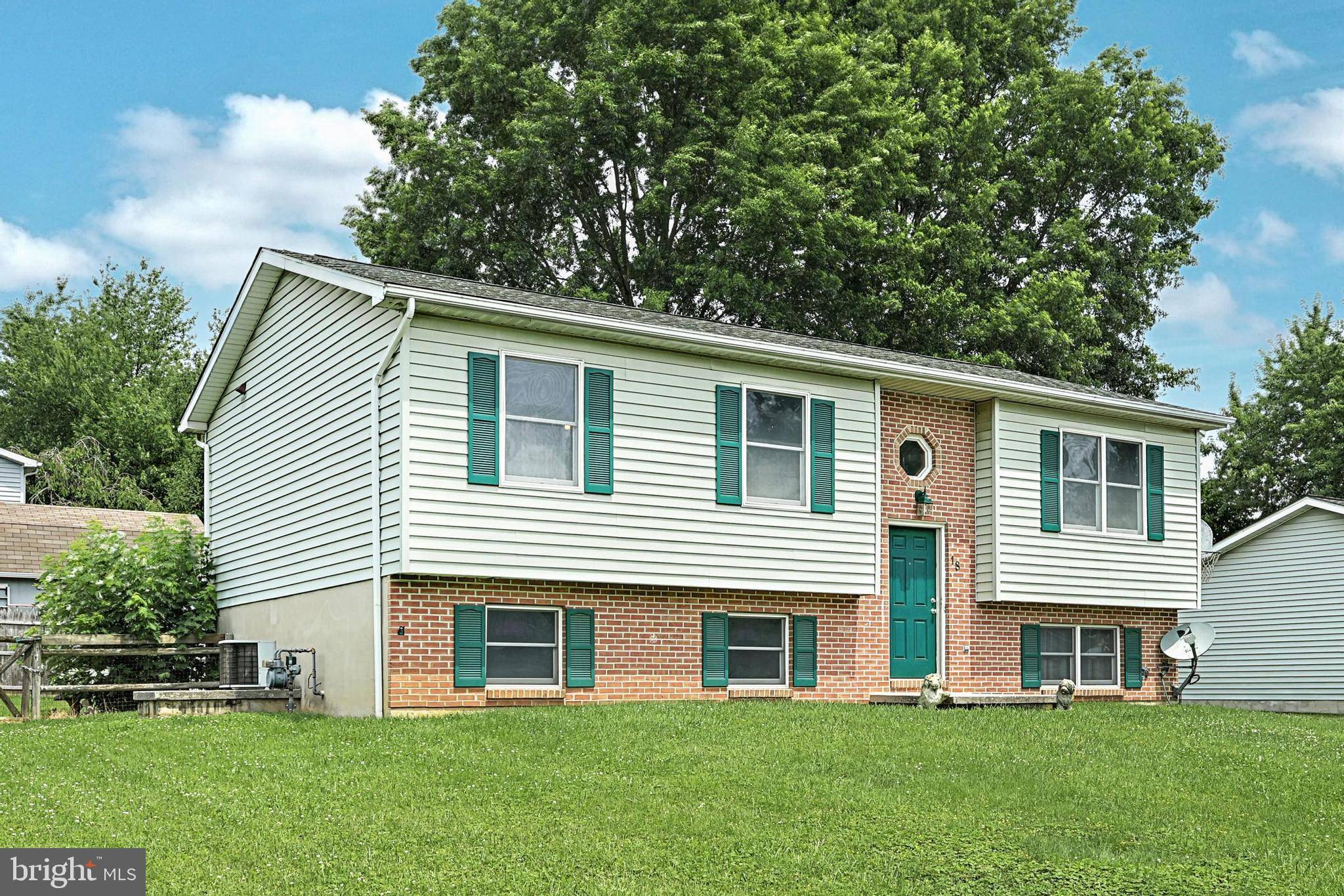 Hanover, PA 17331,18 GARDEN LN