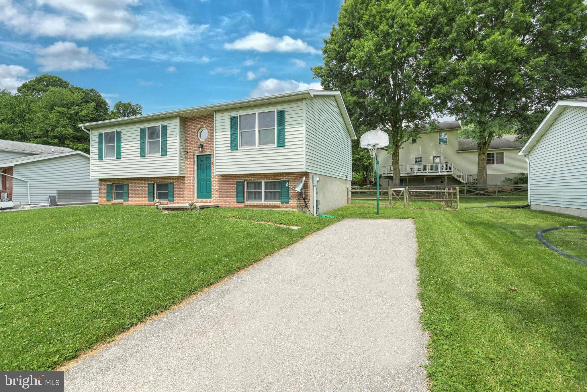 Hanover, PA 17331,18 GARDEN LN