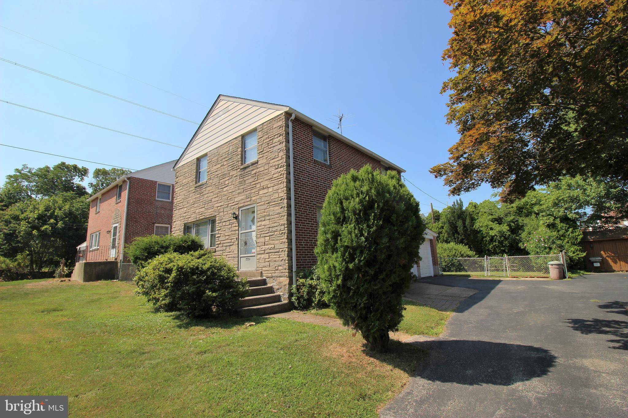 Glenolden, PA 19036,402 DALMAS AVE