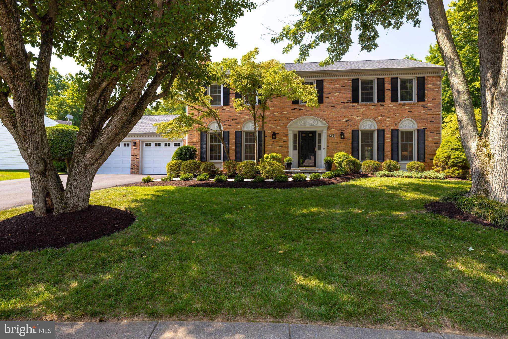 Vienna, VA 22181,205 APPLE BLOSSOM CT