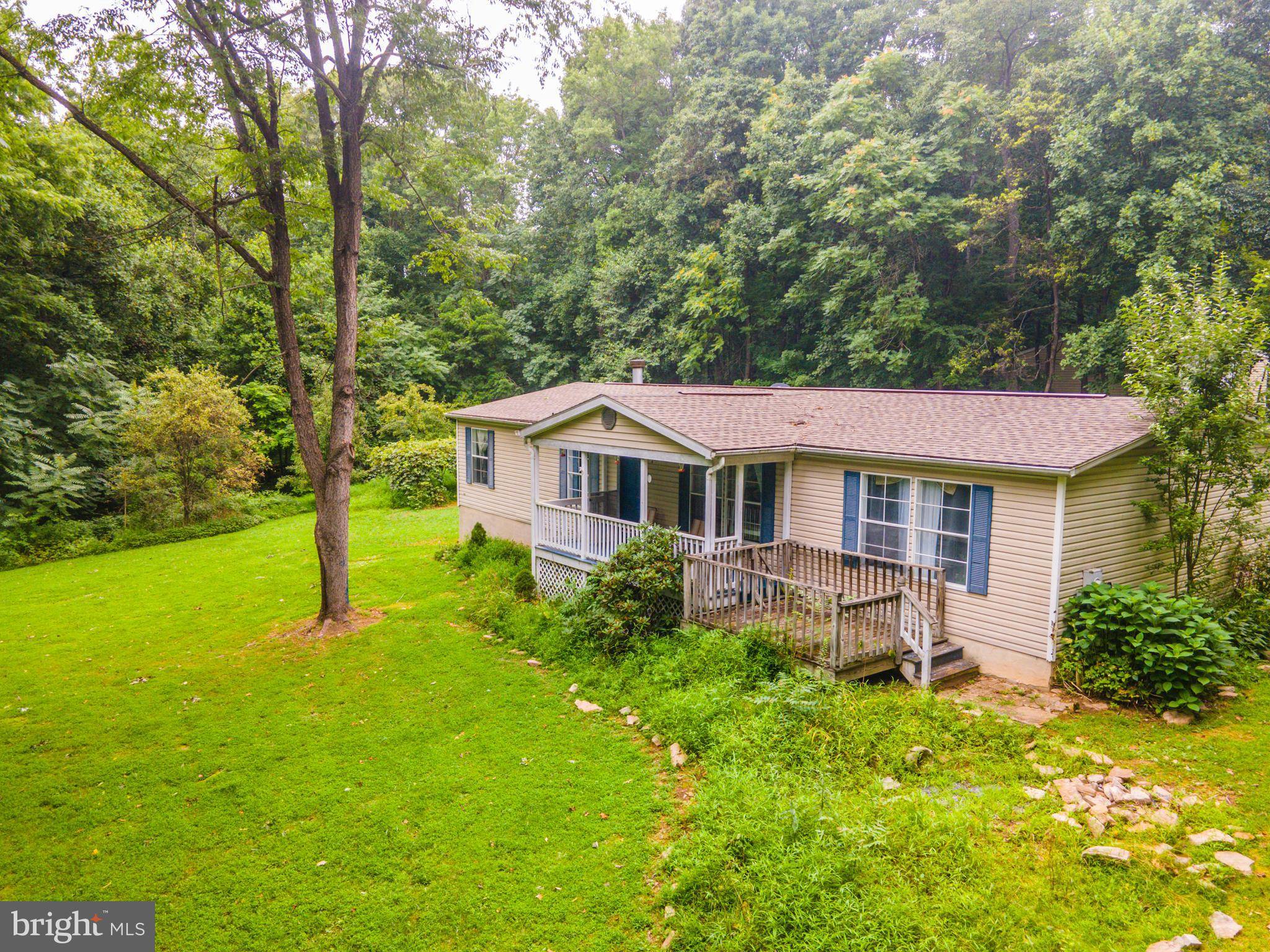 Hedgesville, WV 25427,933 TOMAHAWK RUN RD