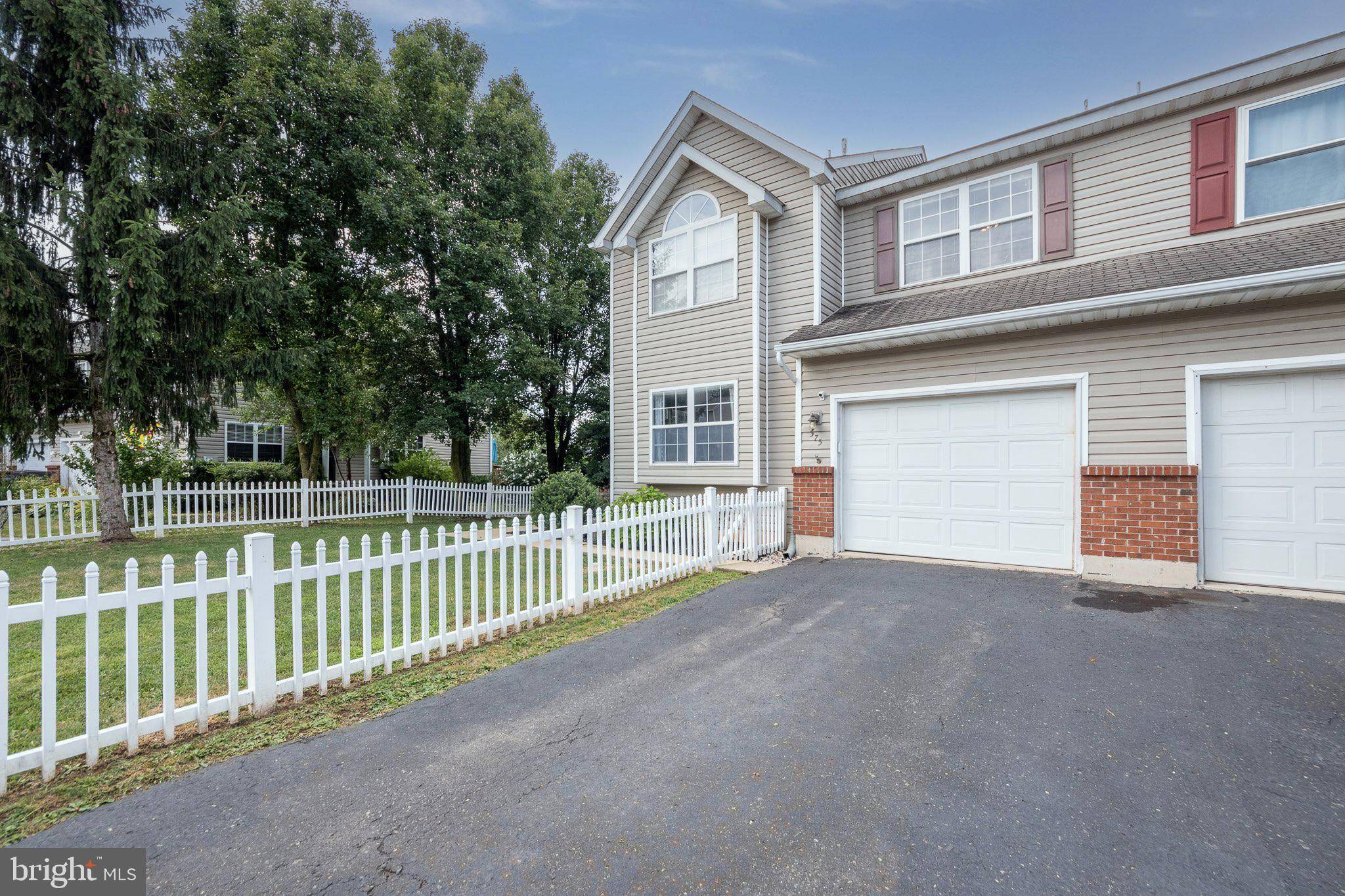 Pennsburg, PA 18073,575 MEADOW LN