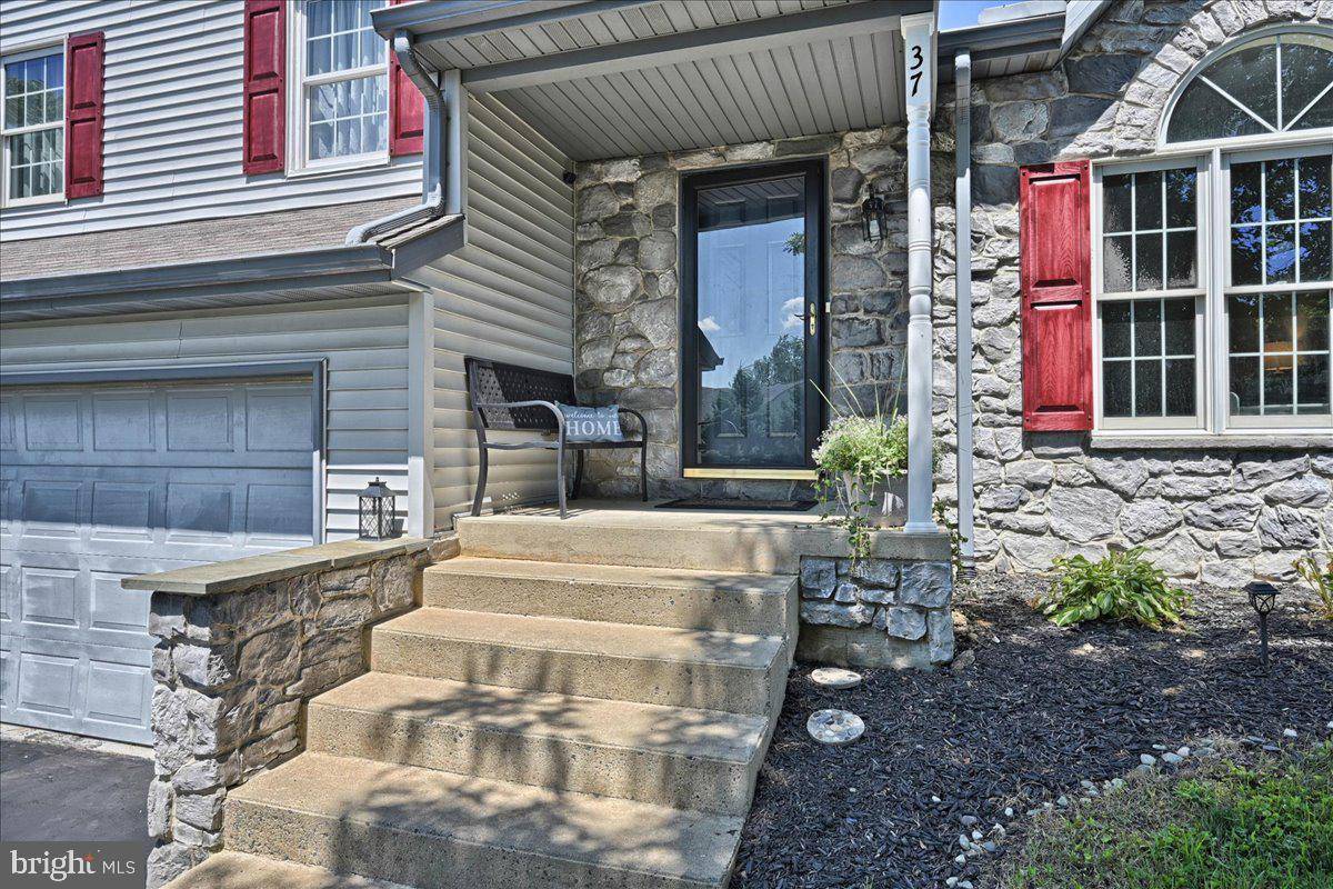 Lititz, PA 17543,37 PEBBLE CREEK DR