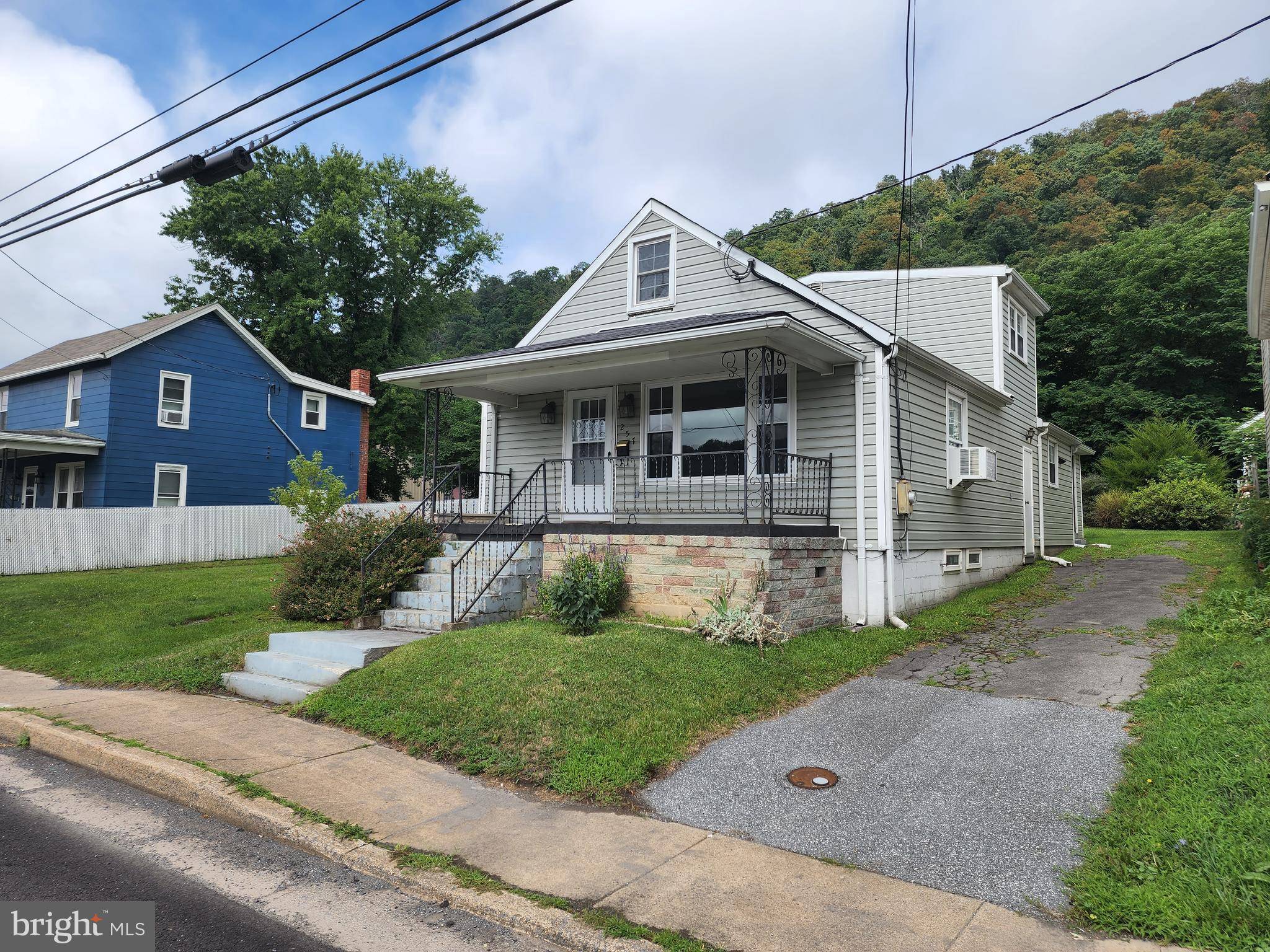 Berkeley Springs, WV 25411,257 N WASHINGTON ST