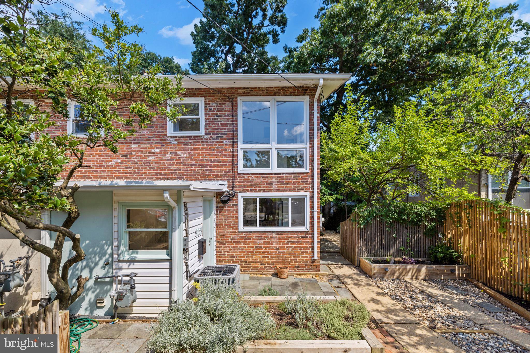 Arlington, VA 22204,5225 10TH PL S