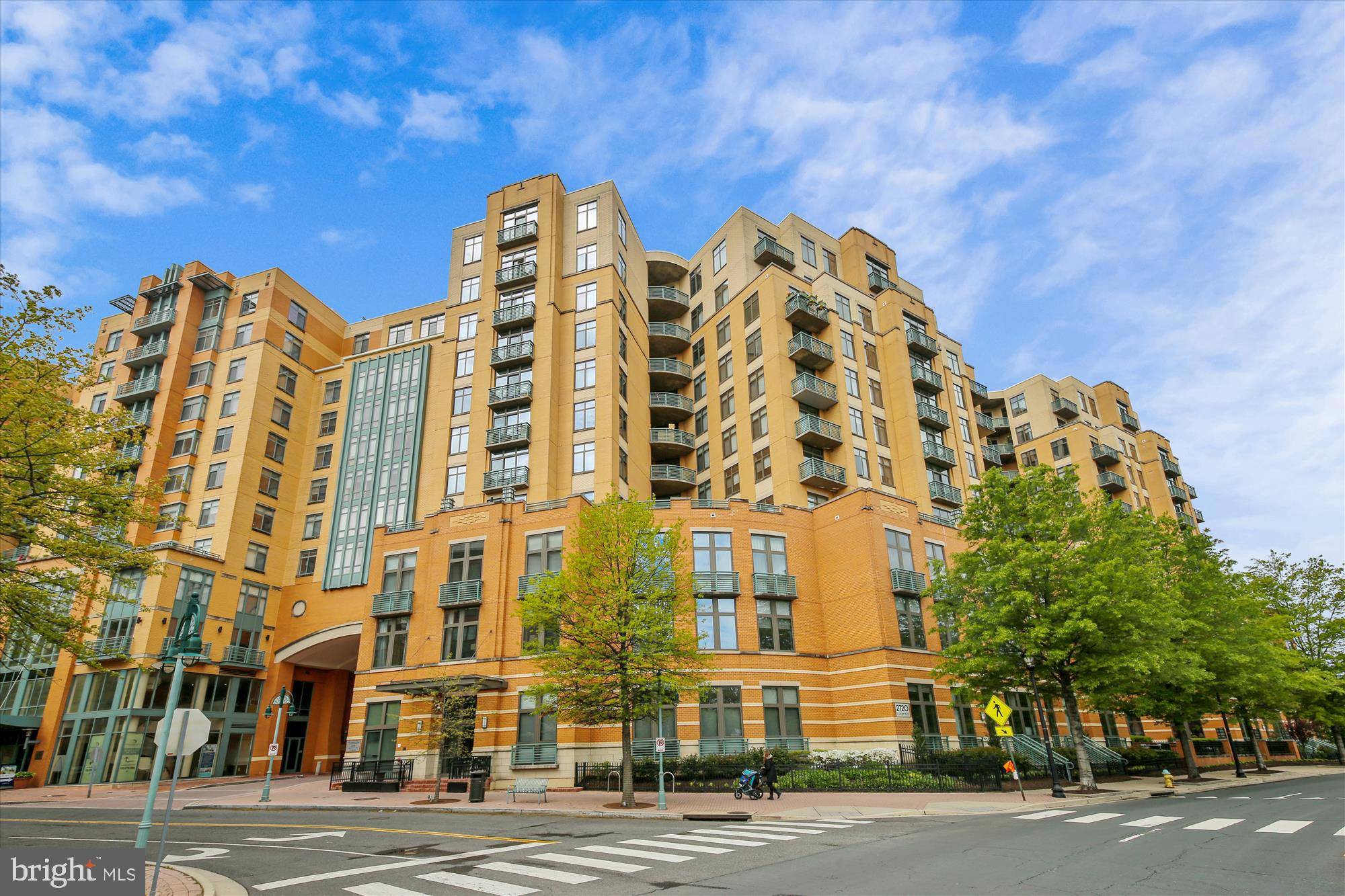 Arlington, VA 22206,2720 S ARLINGTON MILL DR #201