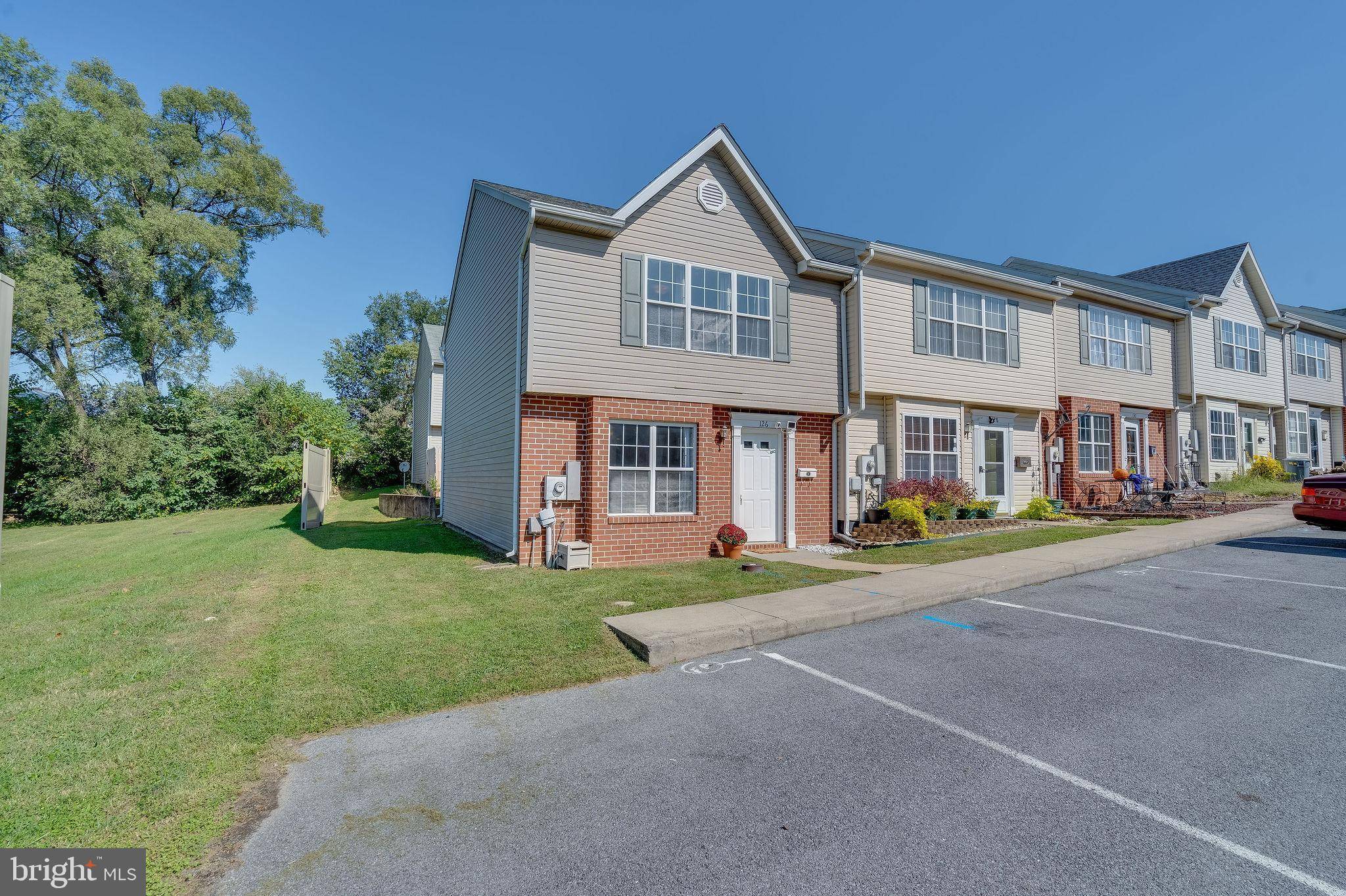 Martinsburg, WV 25401,126 GEORGETOWN SQ