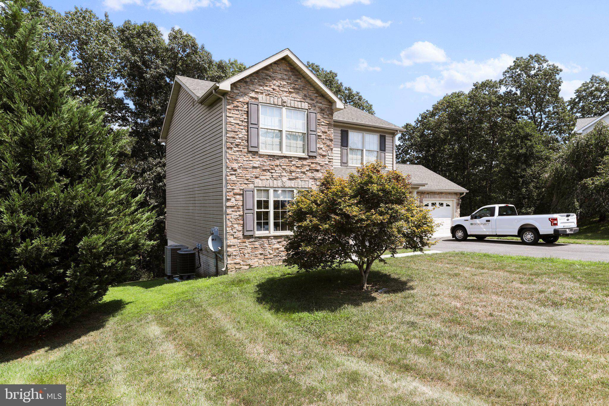 Inwood, WV 25428,5 LURE CT