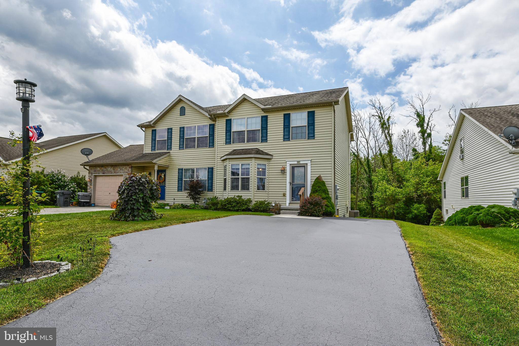 Hanover, PA 17331,107 HEMLOCK DR