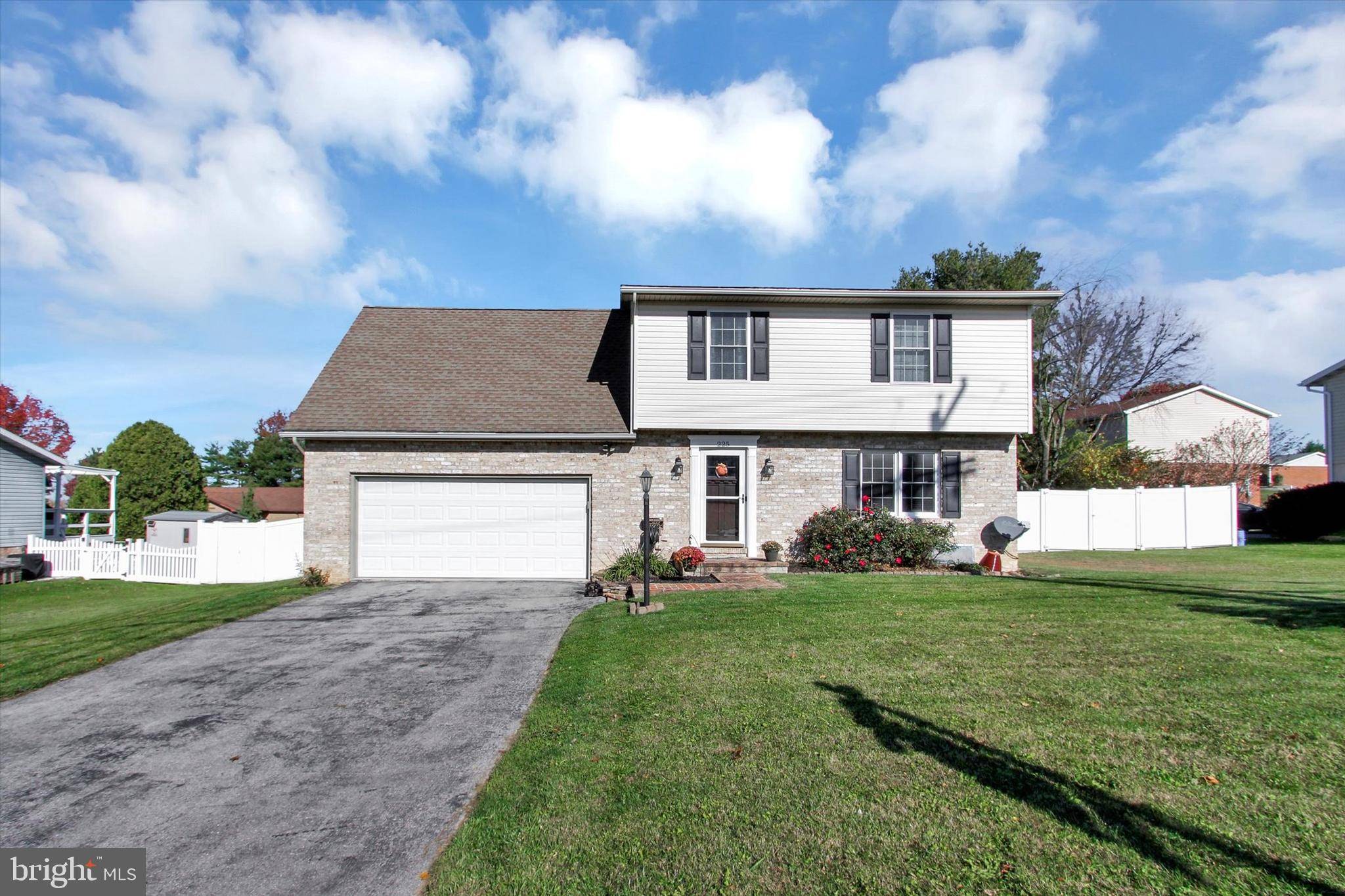 Hanover, PA 17331,225 CLOVER LN