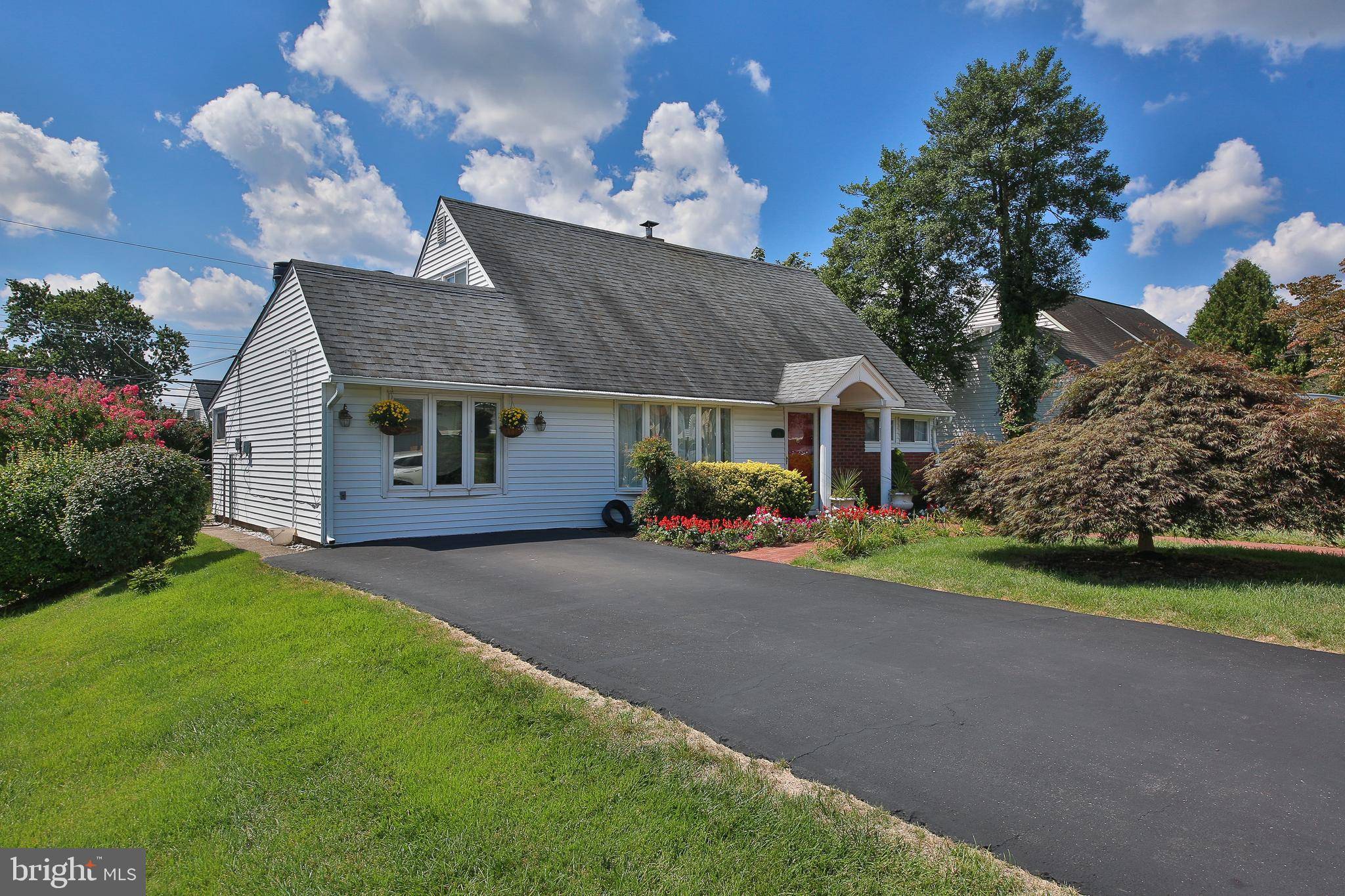 Levittown, PA 19054,29 BUTTONWOOD LN