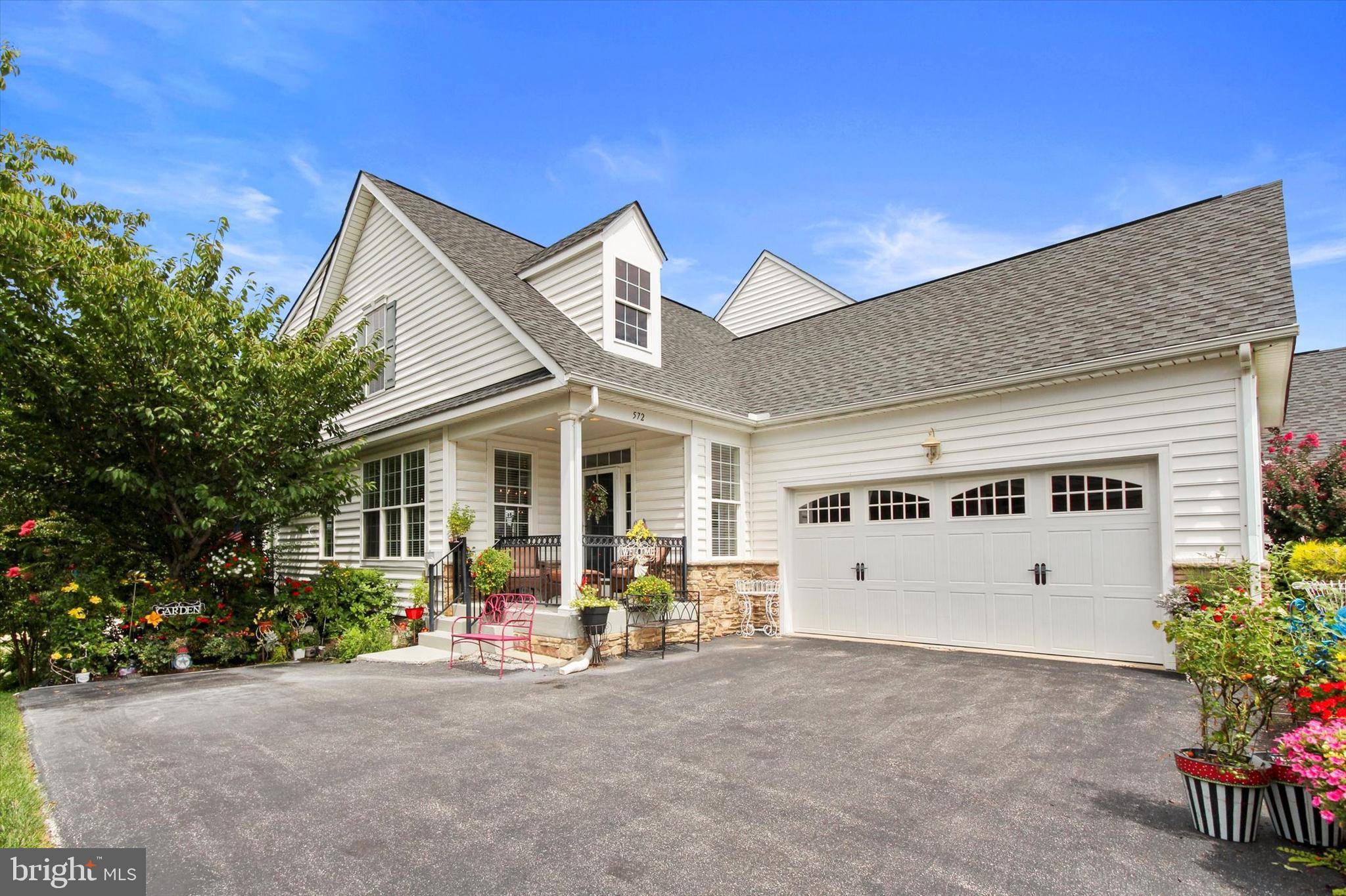 Seven Valleys, PA 17360,572 LAKE REDMAN CT